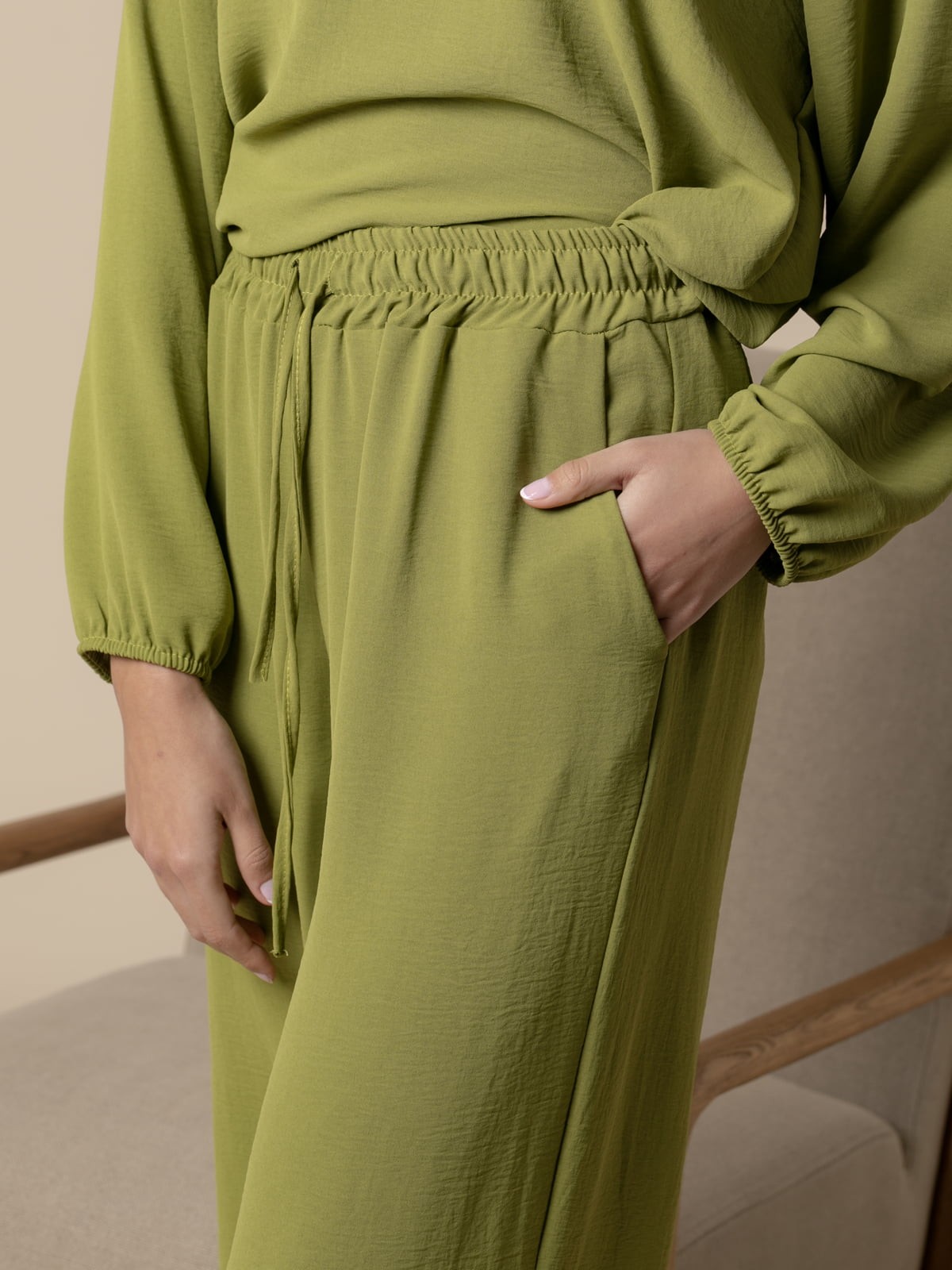 Woman Wide leg flowing trousers  Olive