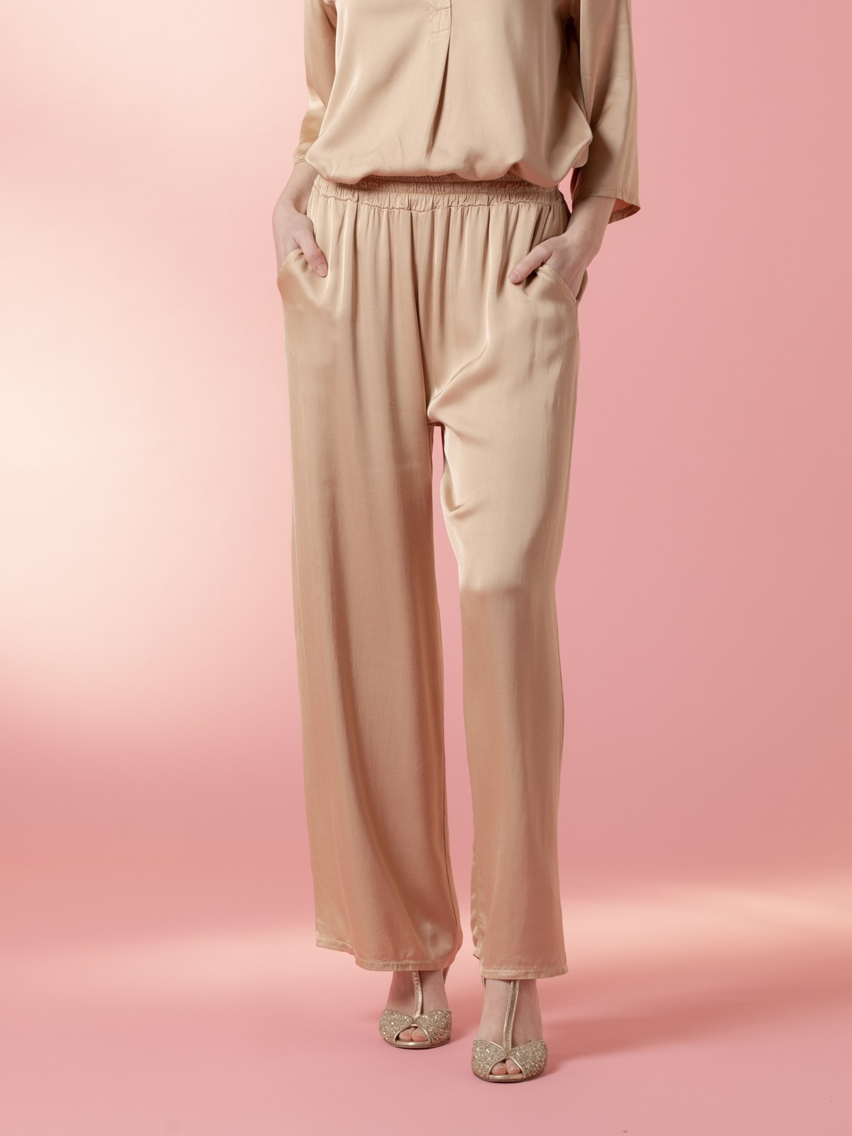 Pantalón raso vegetal bolsillos Camel