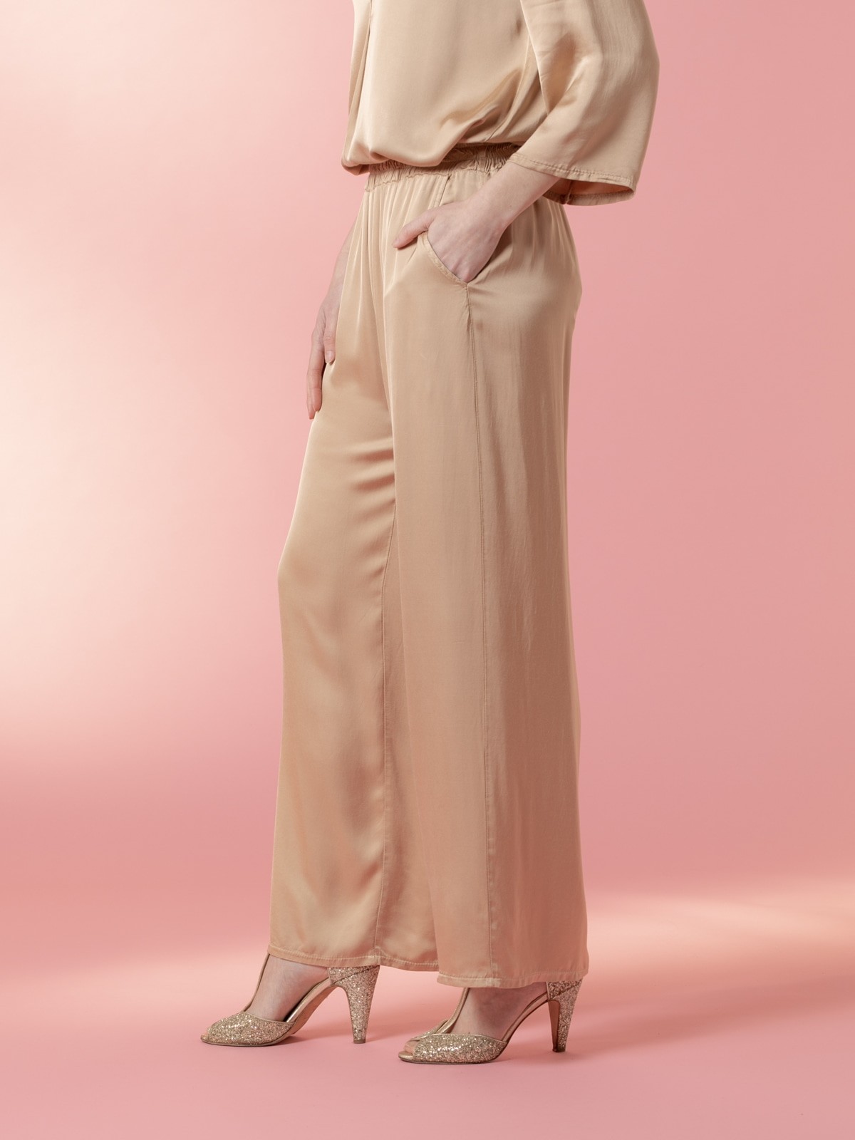 Pantalón raso vegetal bolsillos Camel