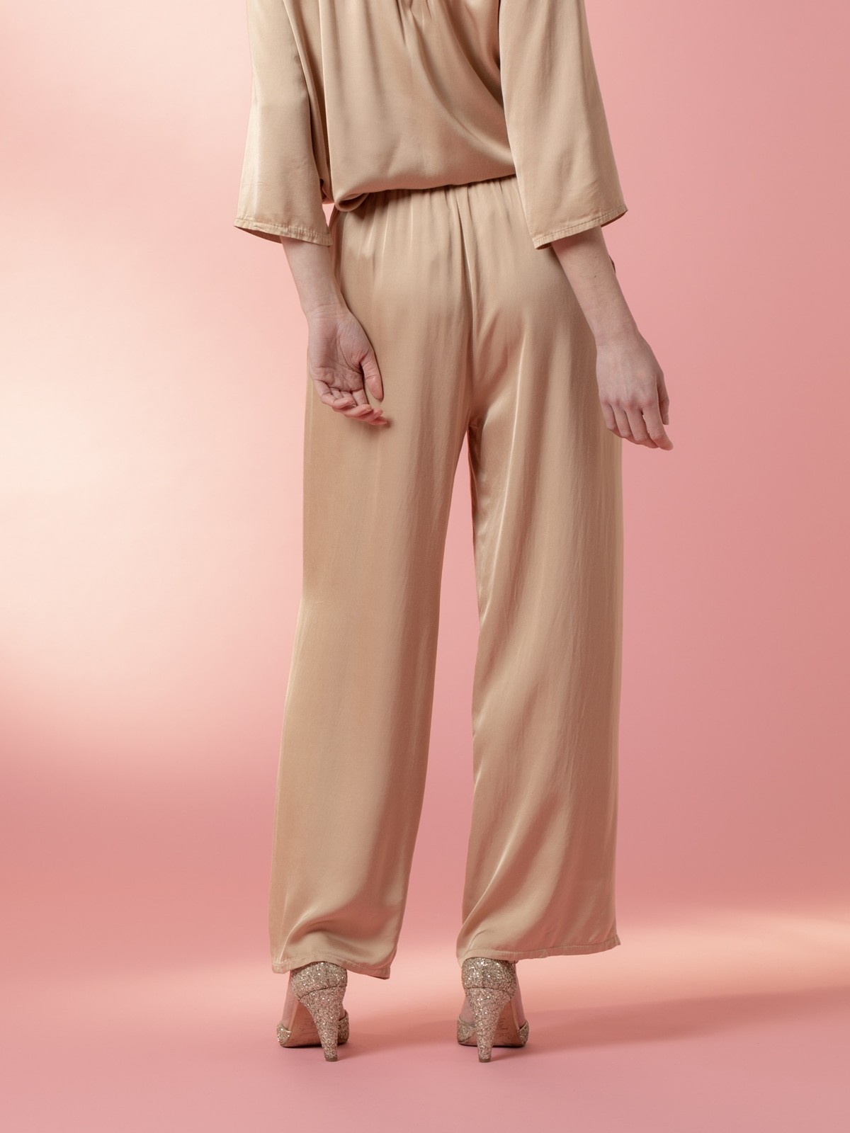 Pantalón raso vegetal bolsillos Camel