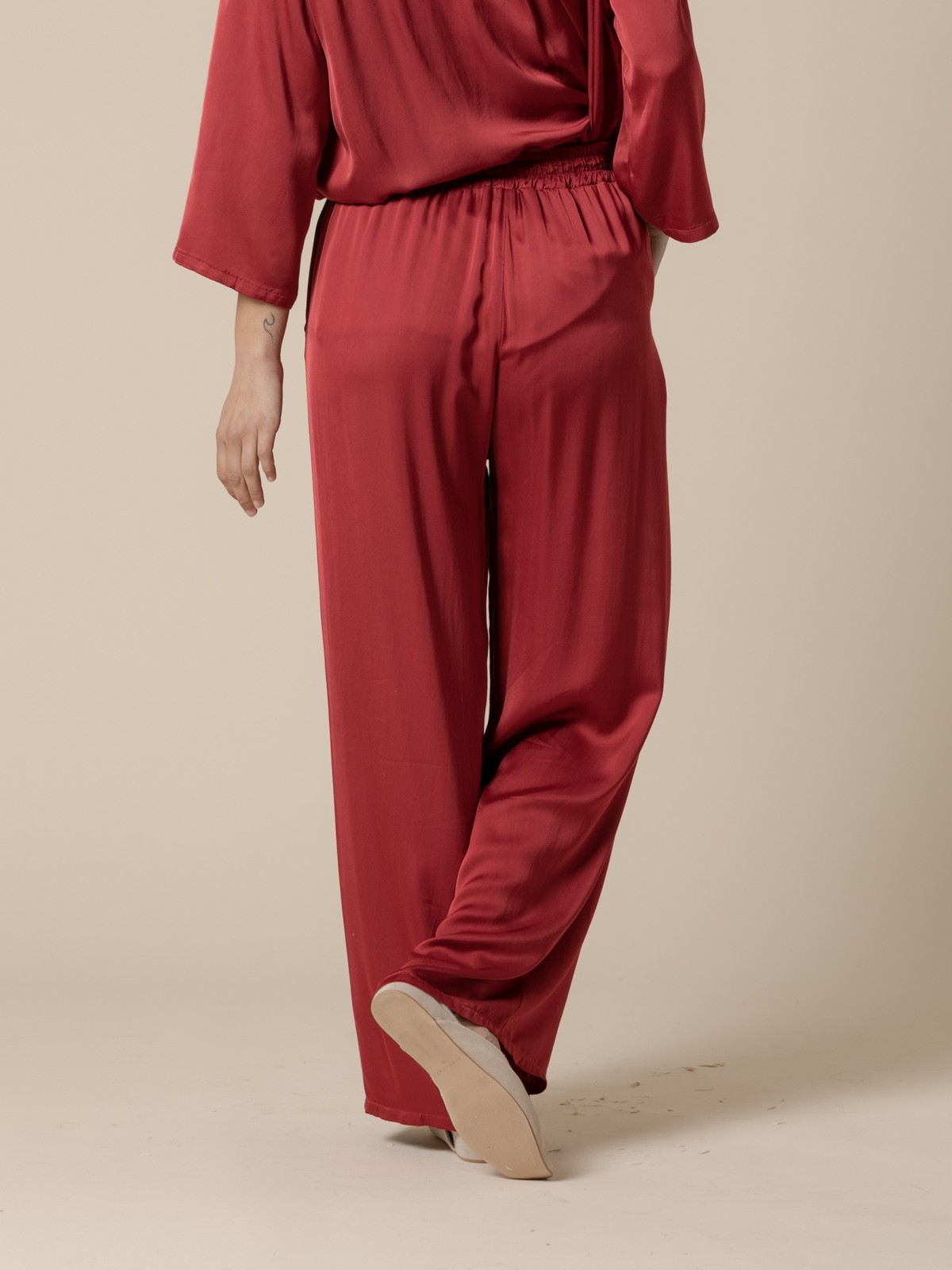 Woman Vegetable satin pants with pockets  Bordeaux