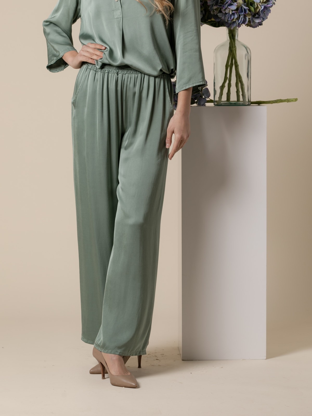 Woman Vegetable satin pants with pockets  Khaki