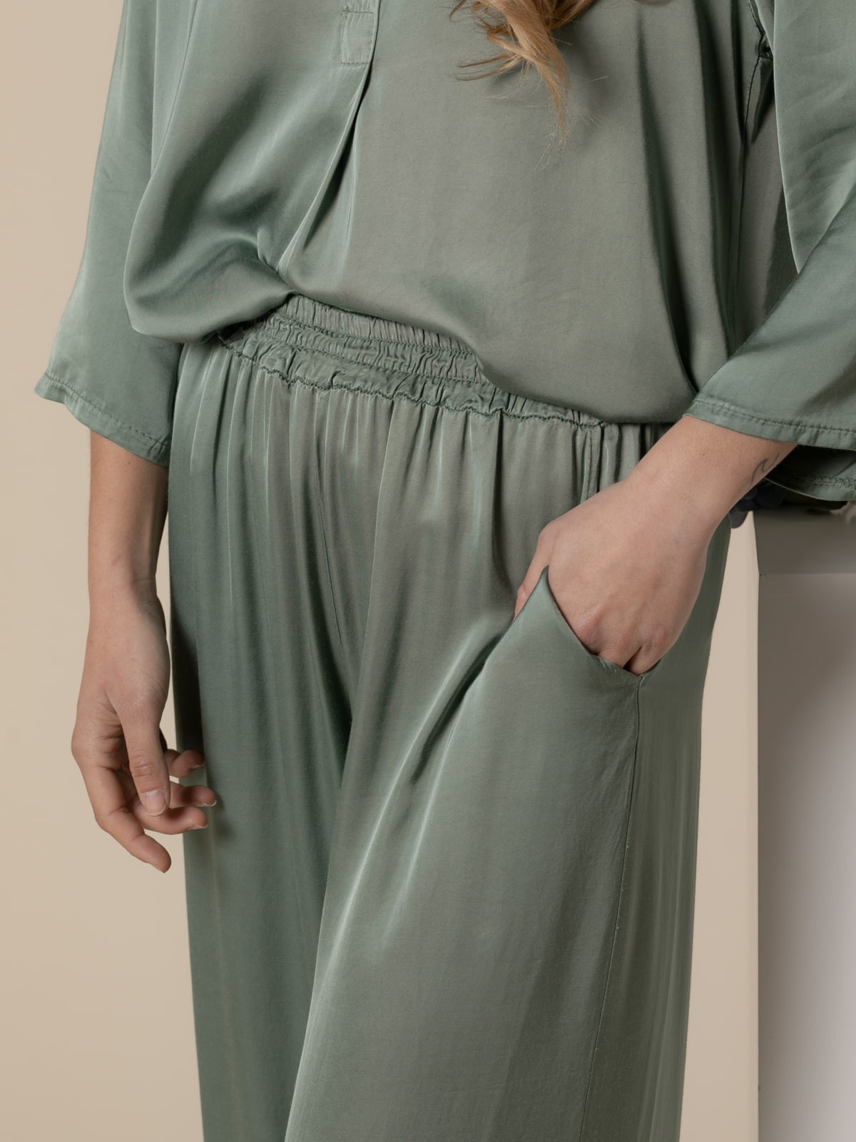 Woman Vegetable satin pants with pockets  Khaki