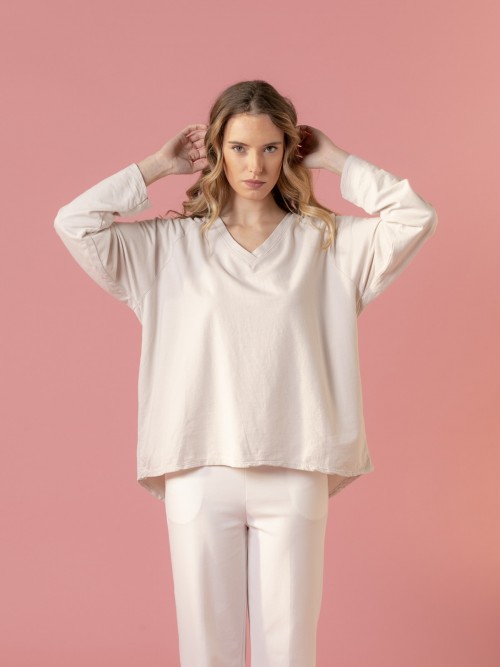 Woman V-neck fine fleece sweater  Beige