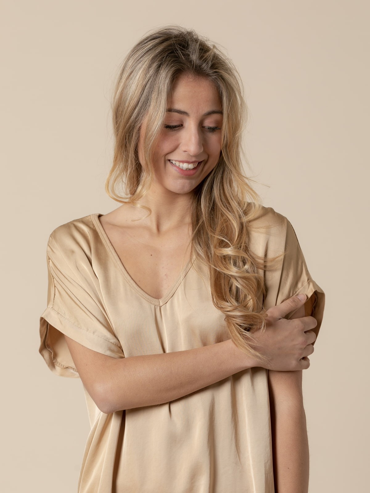Woman Vegetable satin V-neck blouse Camel