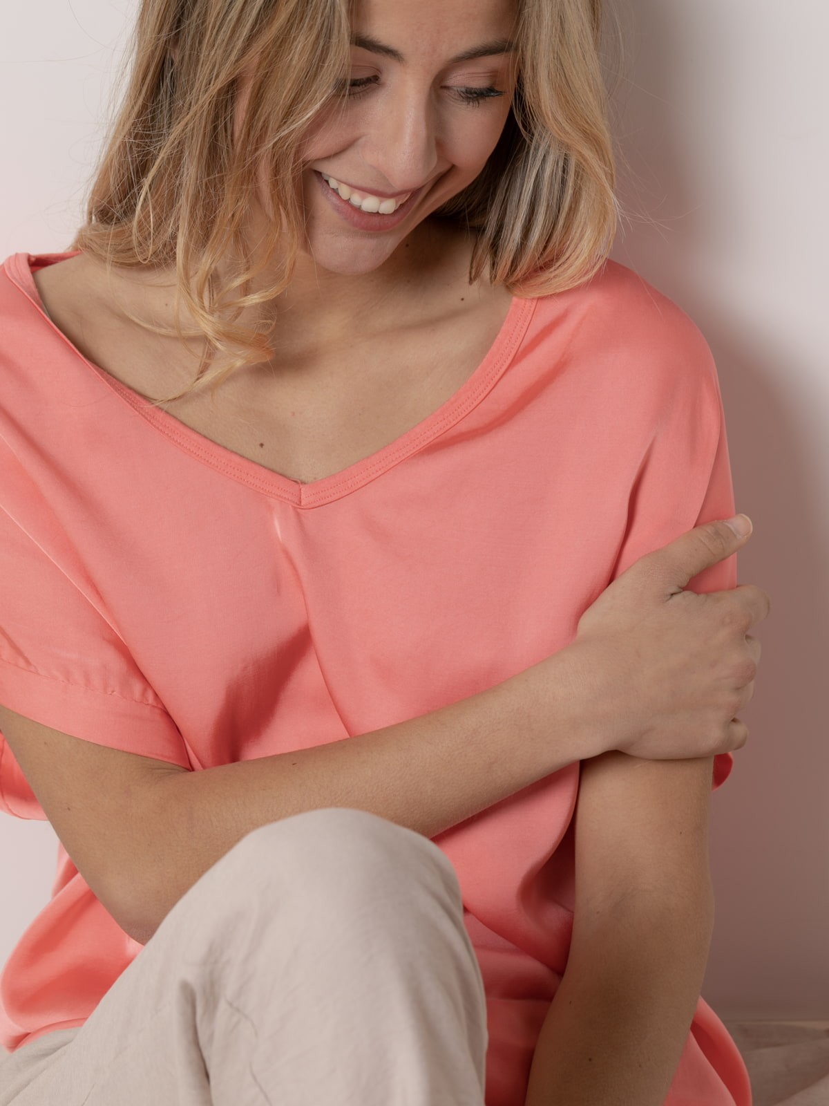 Woman Vegetable satin V-neck blouse Coral