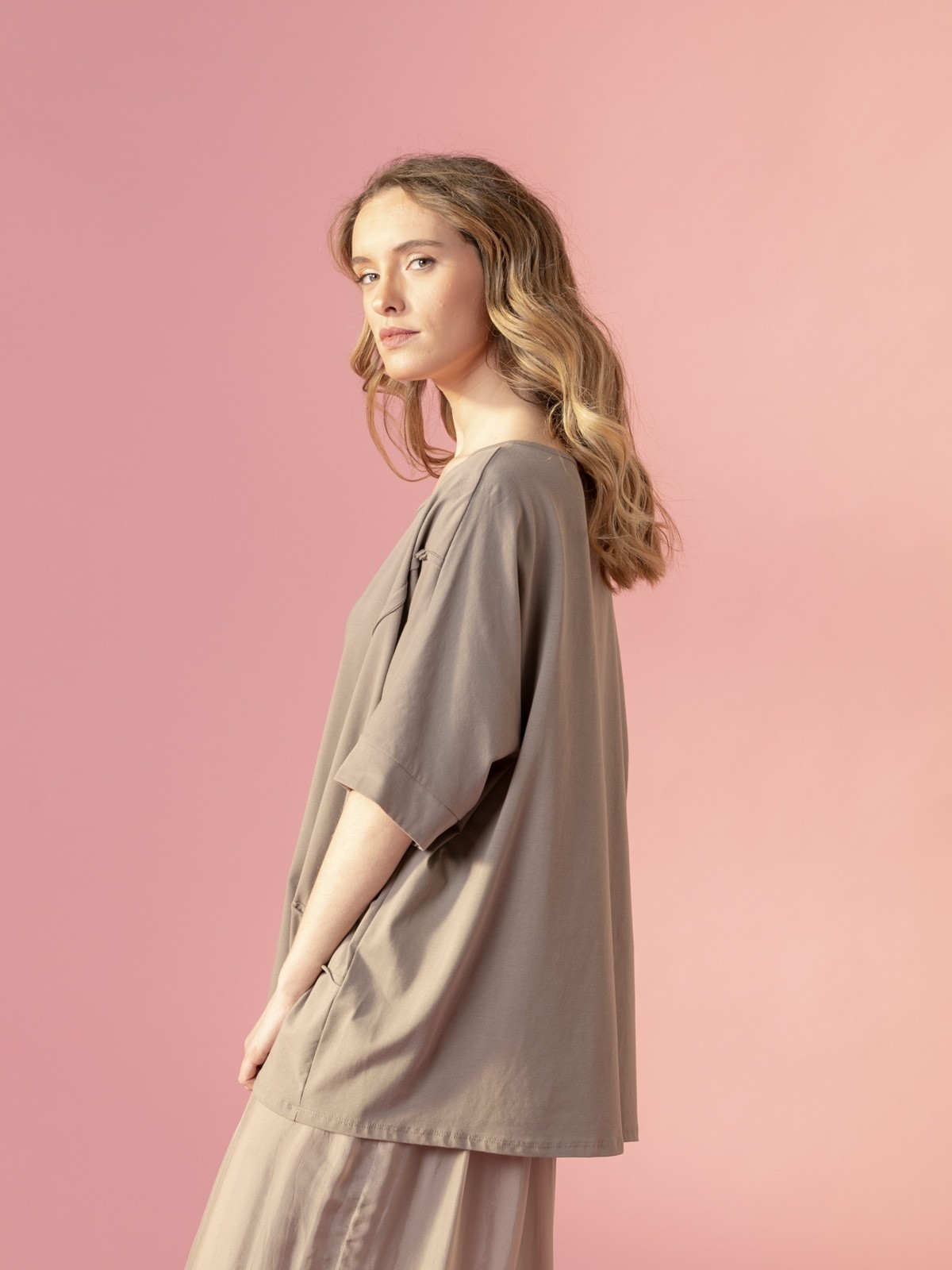 Woman Oversize elbow-length t-shirt Taupe