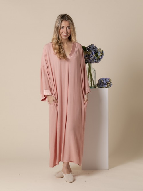 Vestido largo fluido escote en pico pomelo