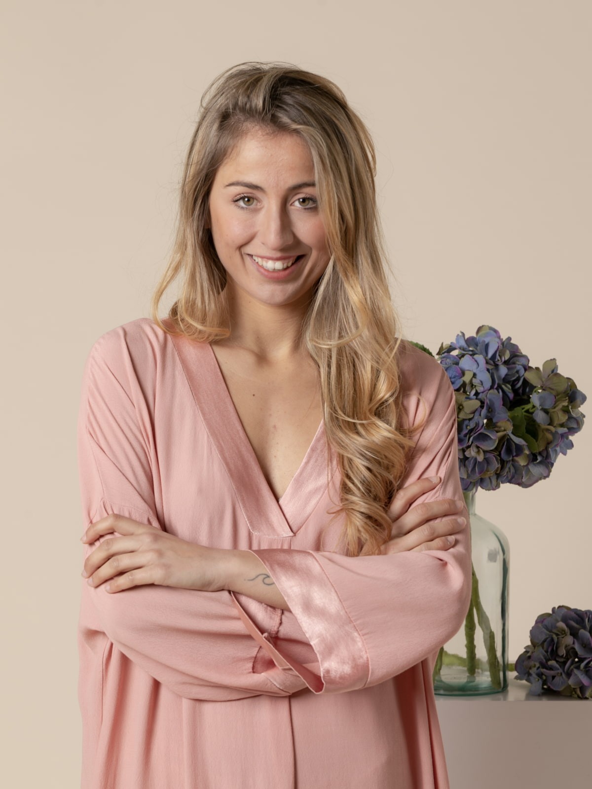 Woman Long flowing V-neck dress pomelo