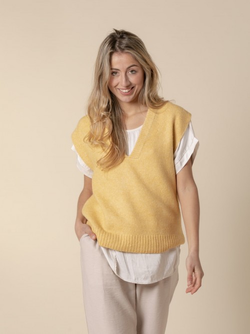 Woman Soft touch knit vest  Amarillo