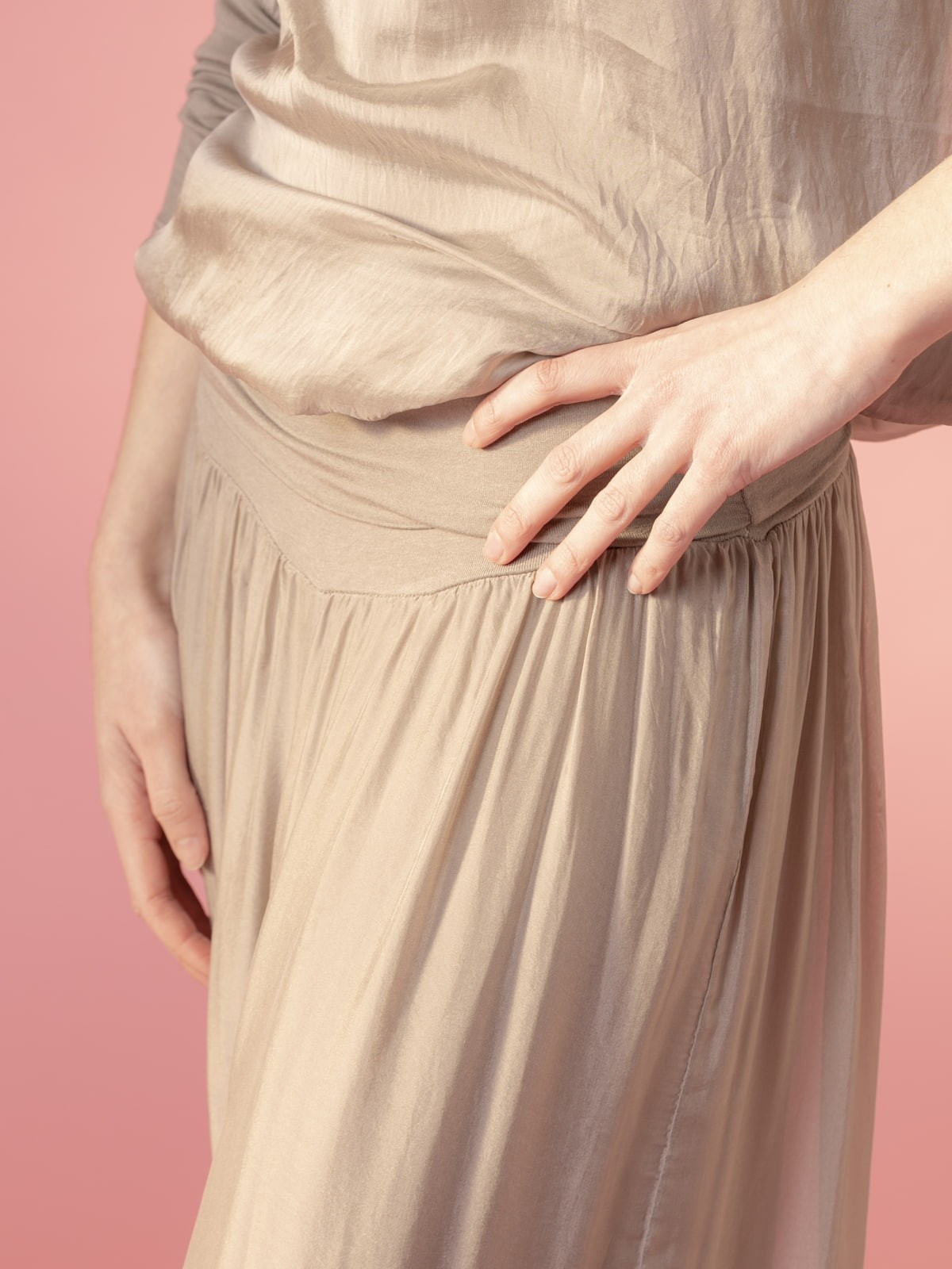Woman Flowing silk trousers  Taupe