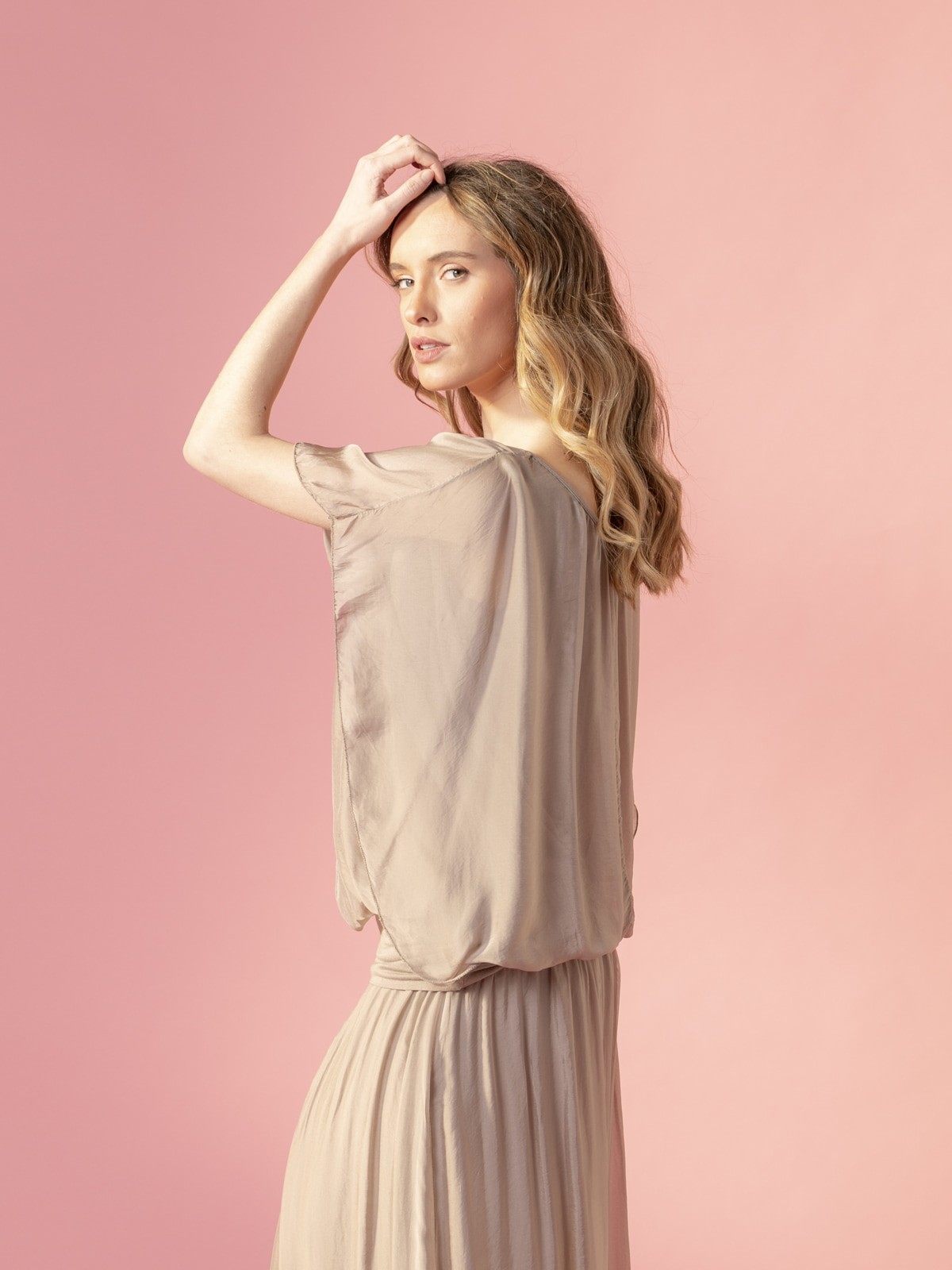 Woman Chic flowing silk blouse Taupe