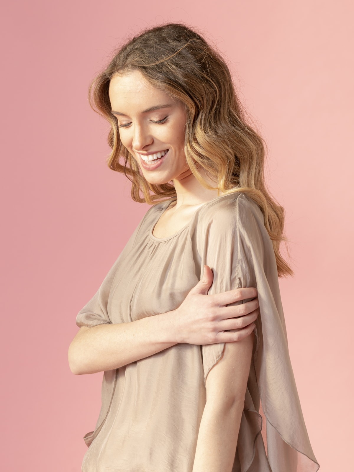 Woman Chic flowing silk blouse Taupe