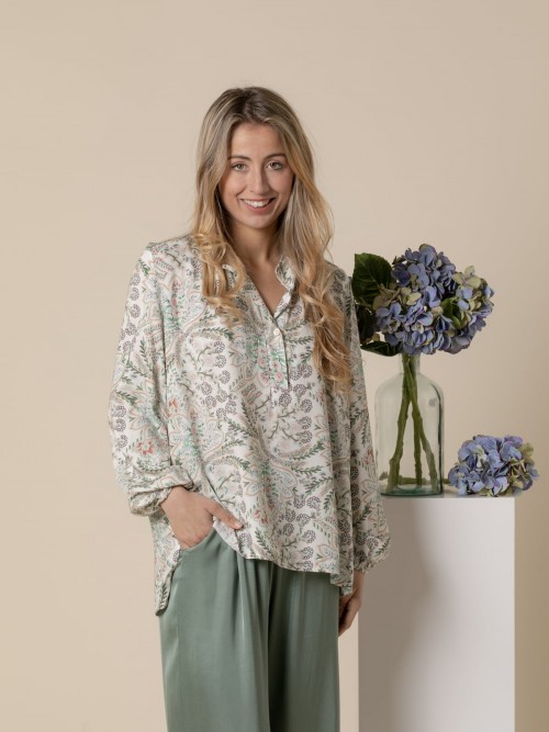 Woman Oversize printed shirt with mandarin collar and V neckline  Beige