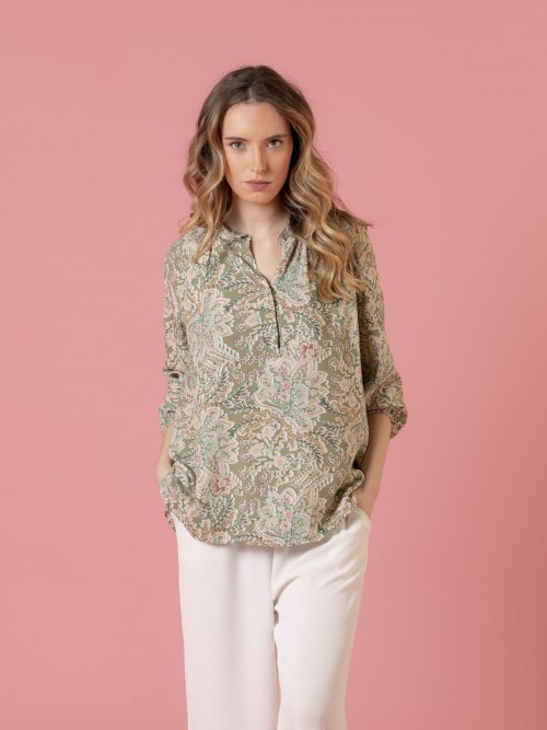 Woman Oversize printed shirt with mandarin collar and V neckline  Khaki
