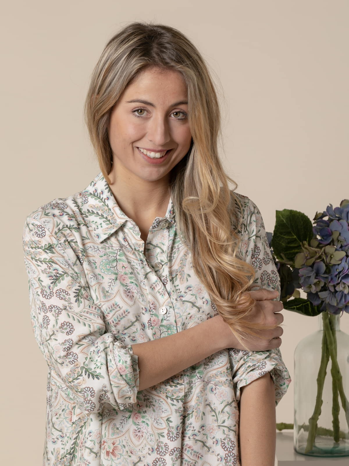 Woman Floral shirt dress buttons up to the waist Beige