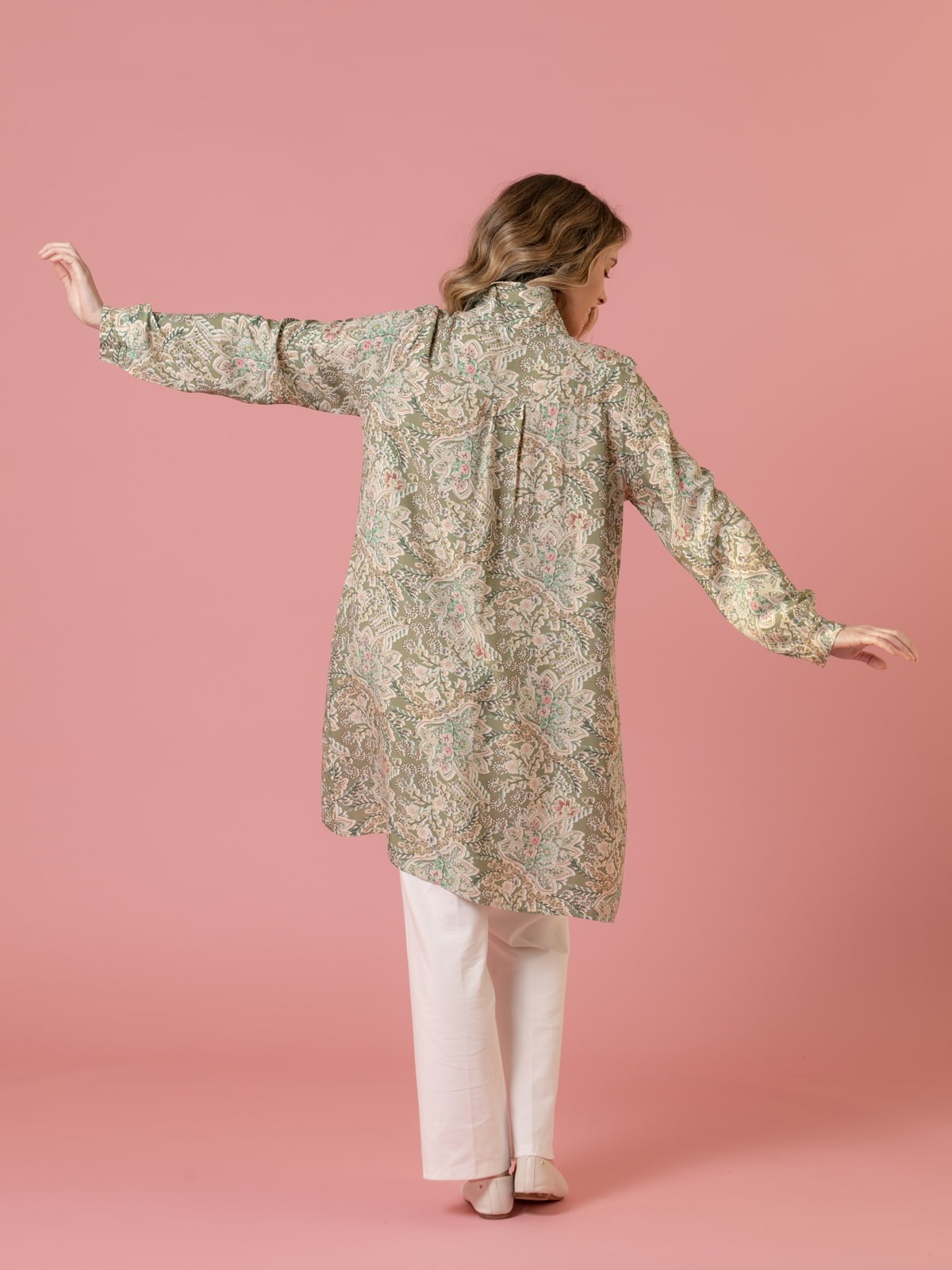 Woman Floral shirt dress buttons up to the waist  Khaki