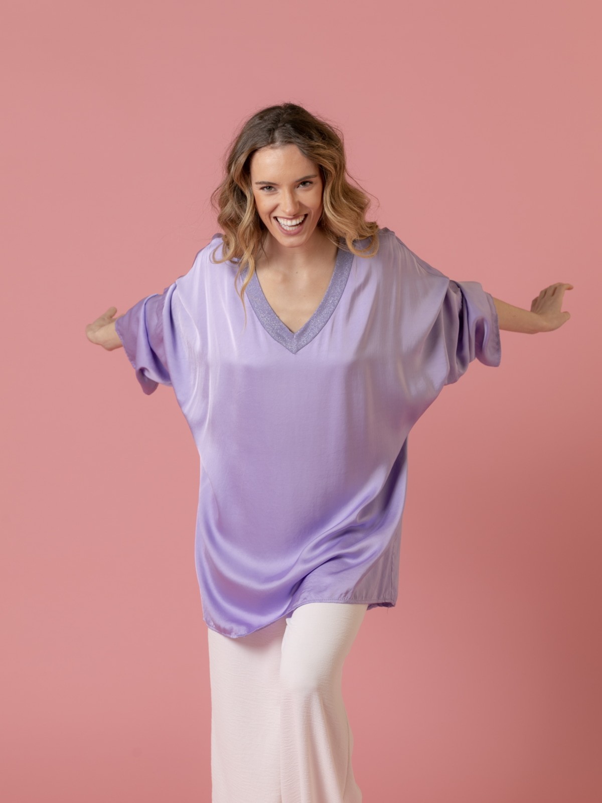 Woman Flowy oversize vegetal satin blouse Lila