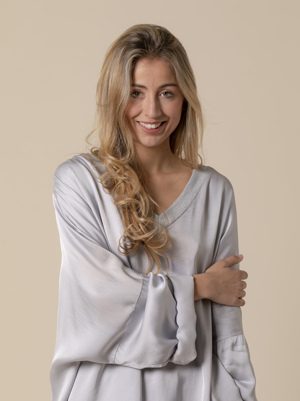 Woman Flowy oversize vegetal satin blouse Grey