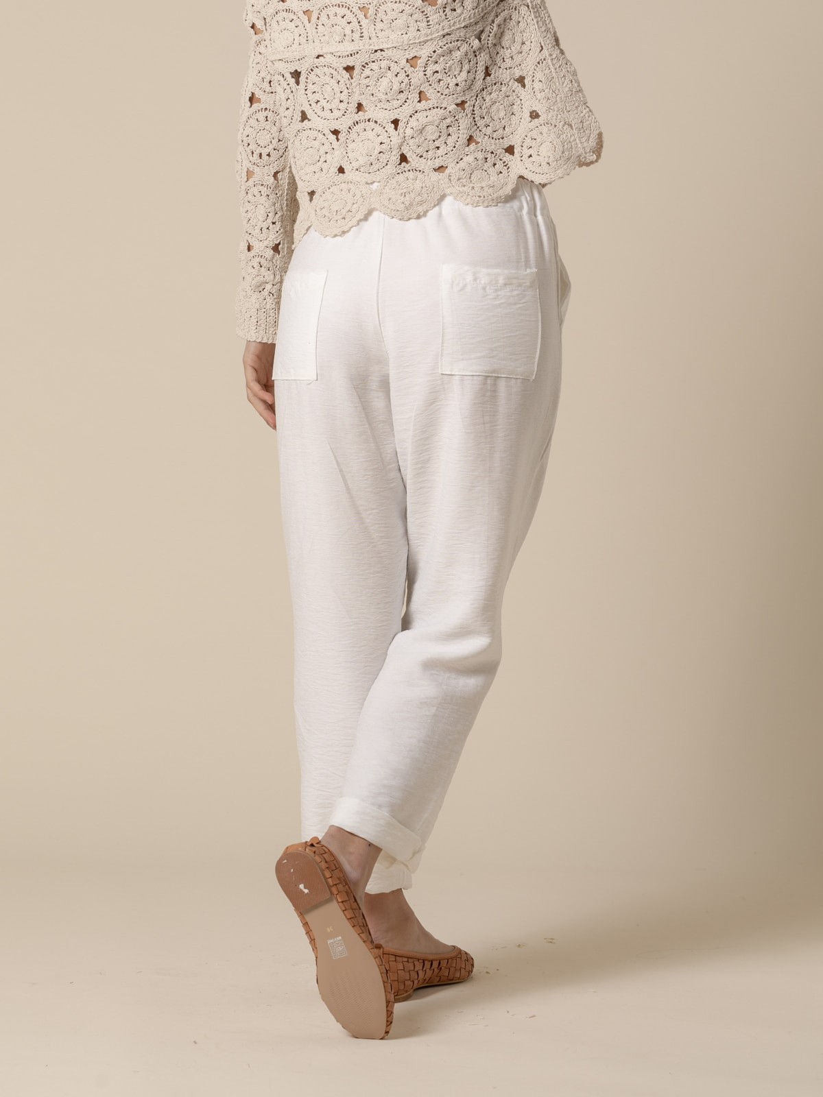 Woman Fluid trousers with darts Crudo