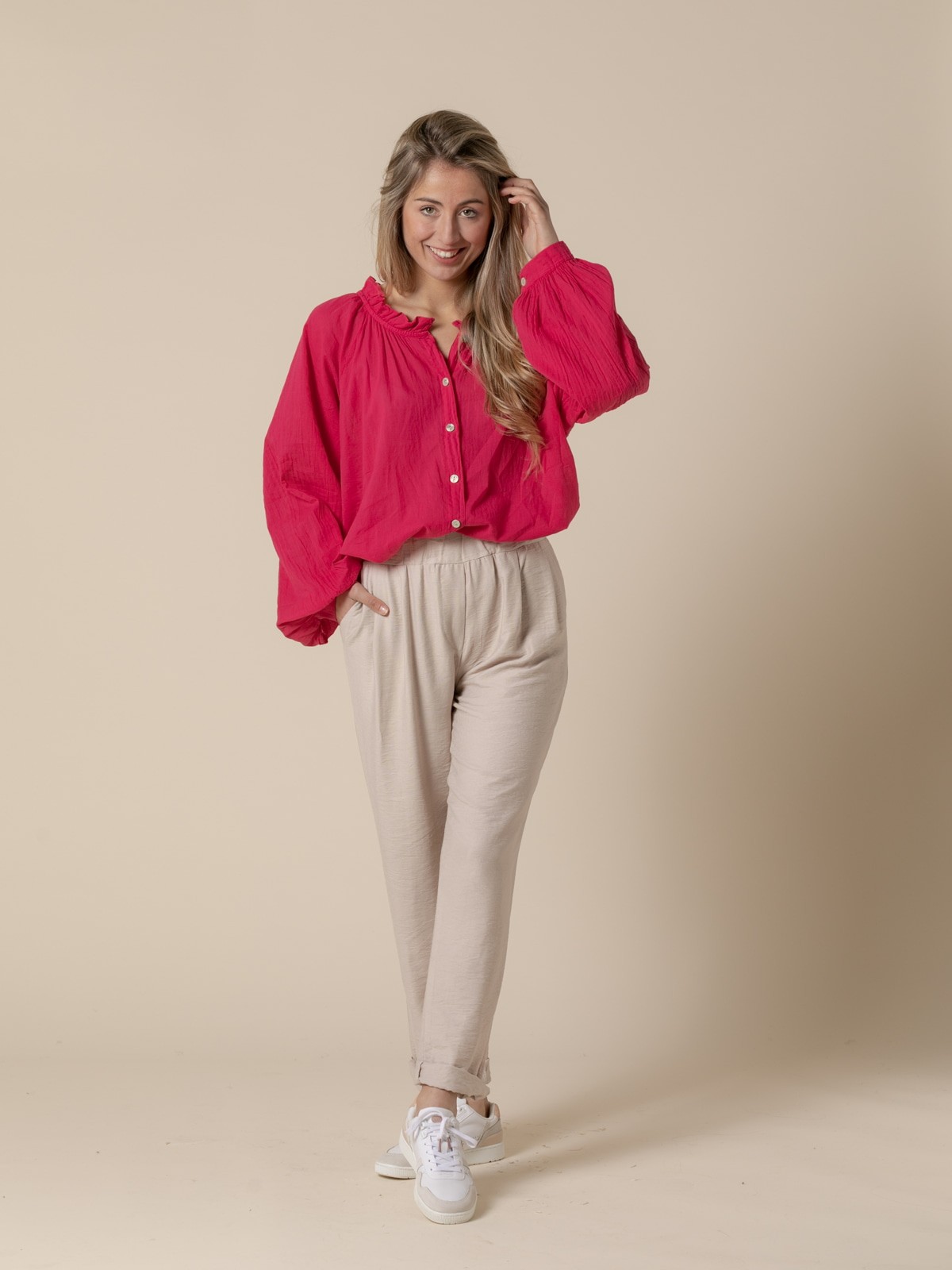 Woman Fluid trousers with darts Beige