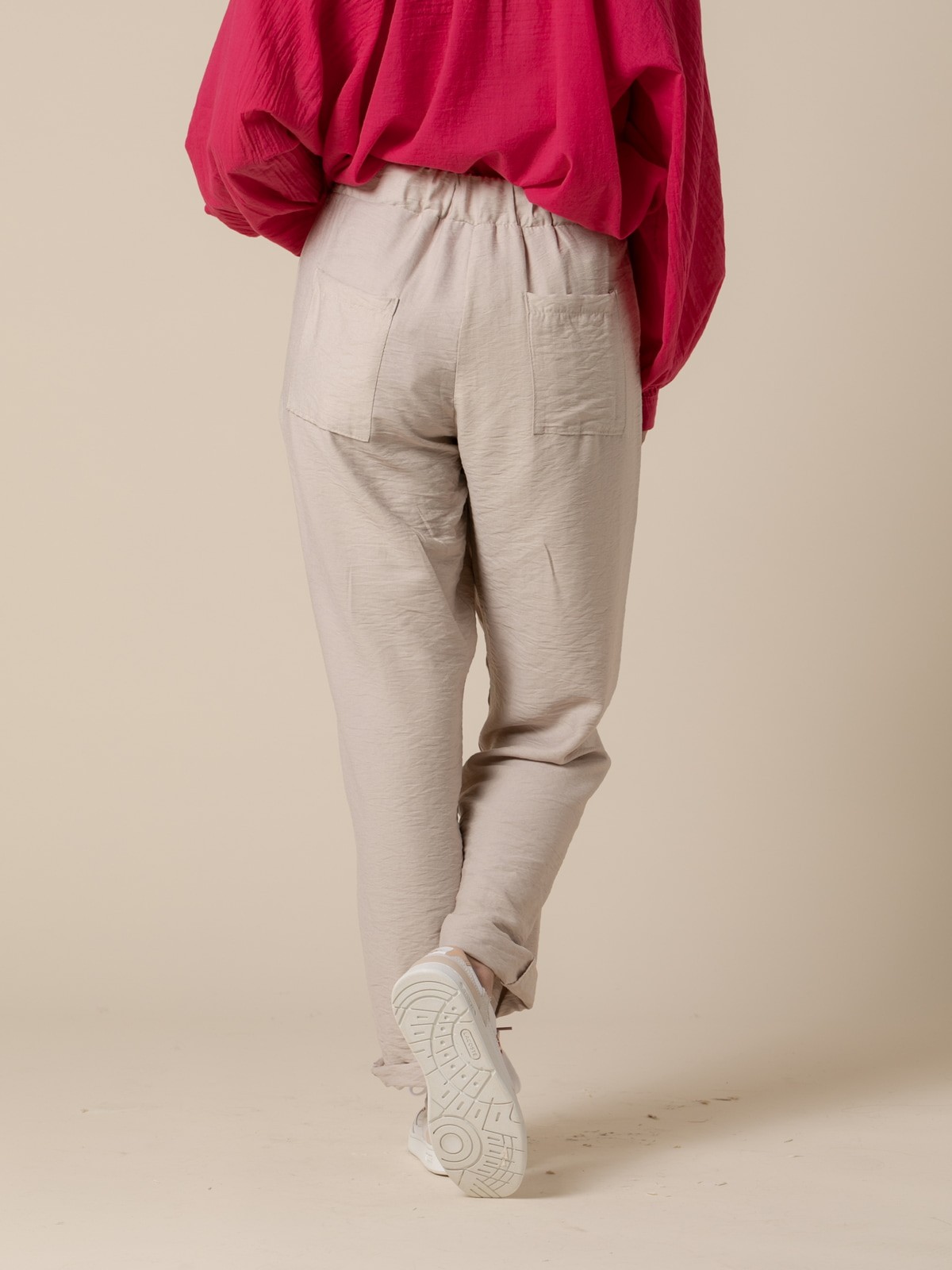 Woman Fluid trousers with darts Beige
