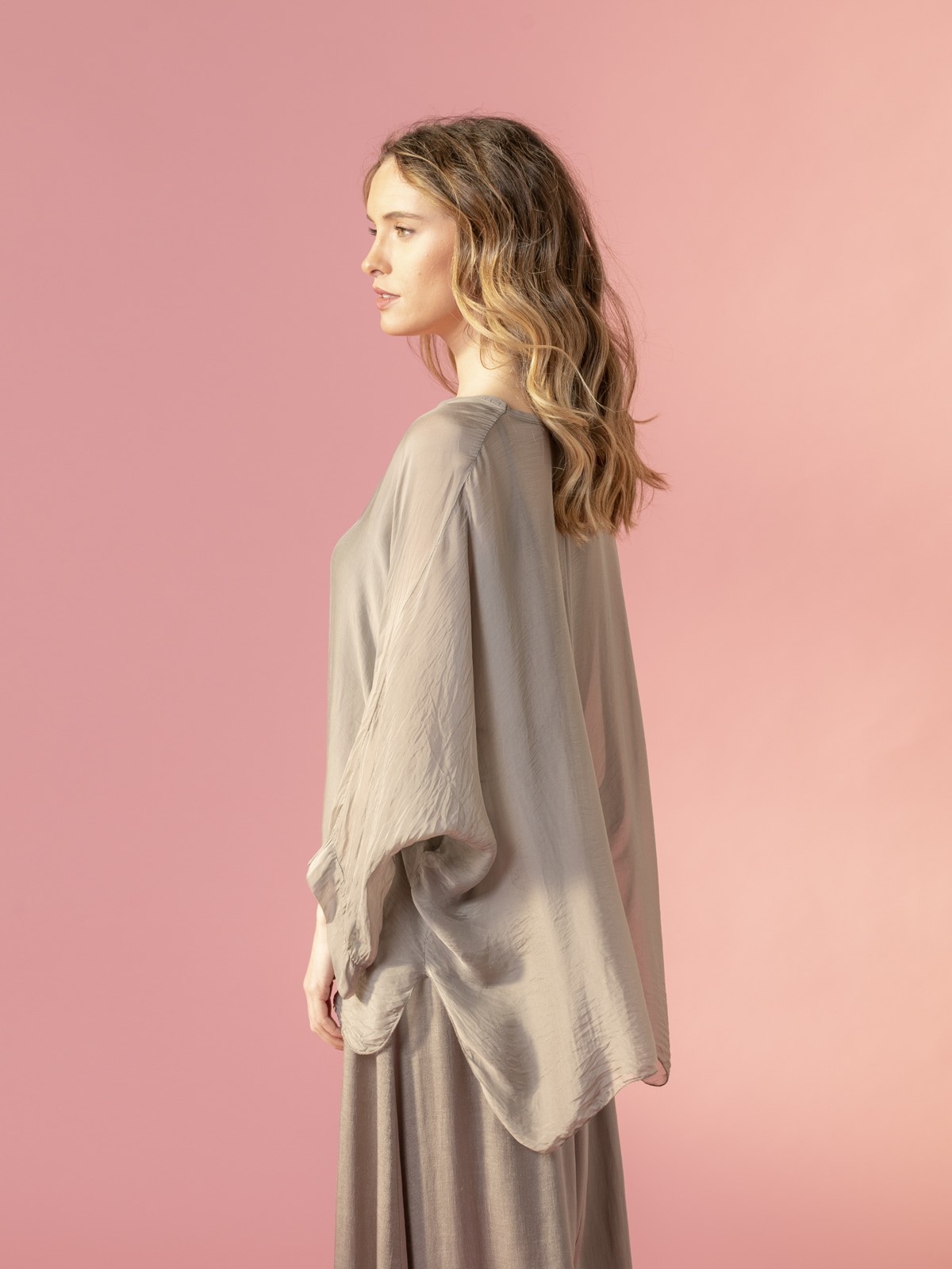 Woman  V-neck silk blouse Taupe