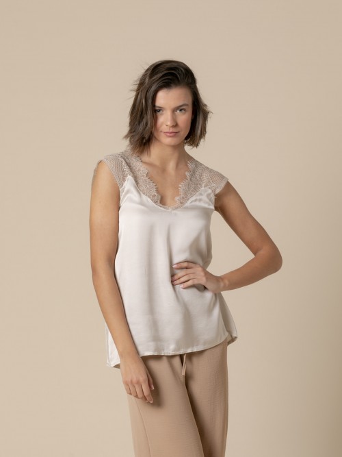 Woman  Beige