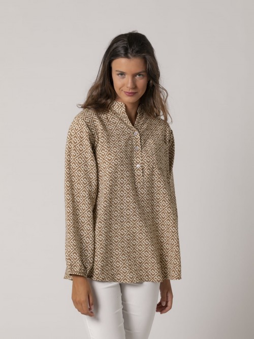 Camisa estampada tipo fendi
