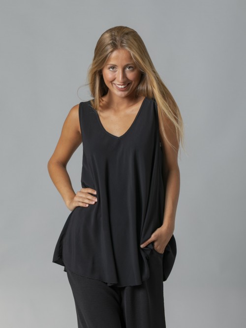 Top fluido escote en pico