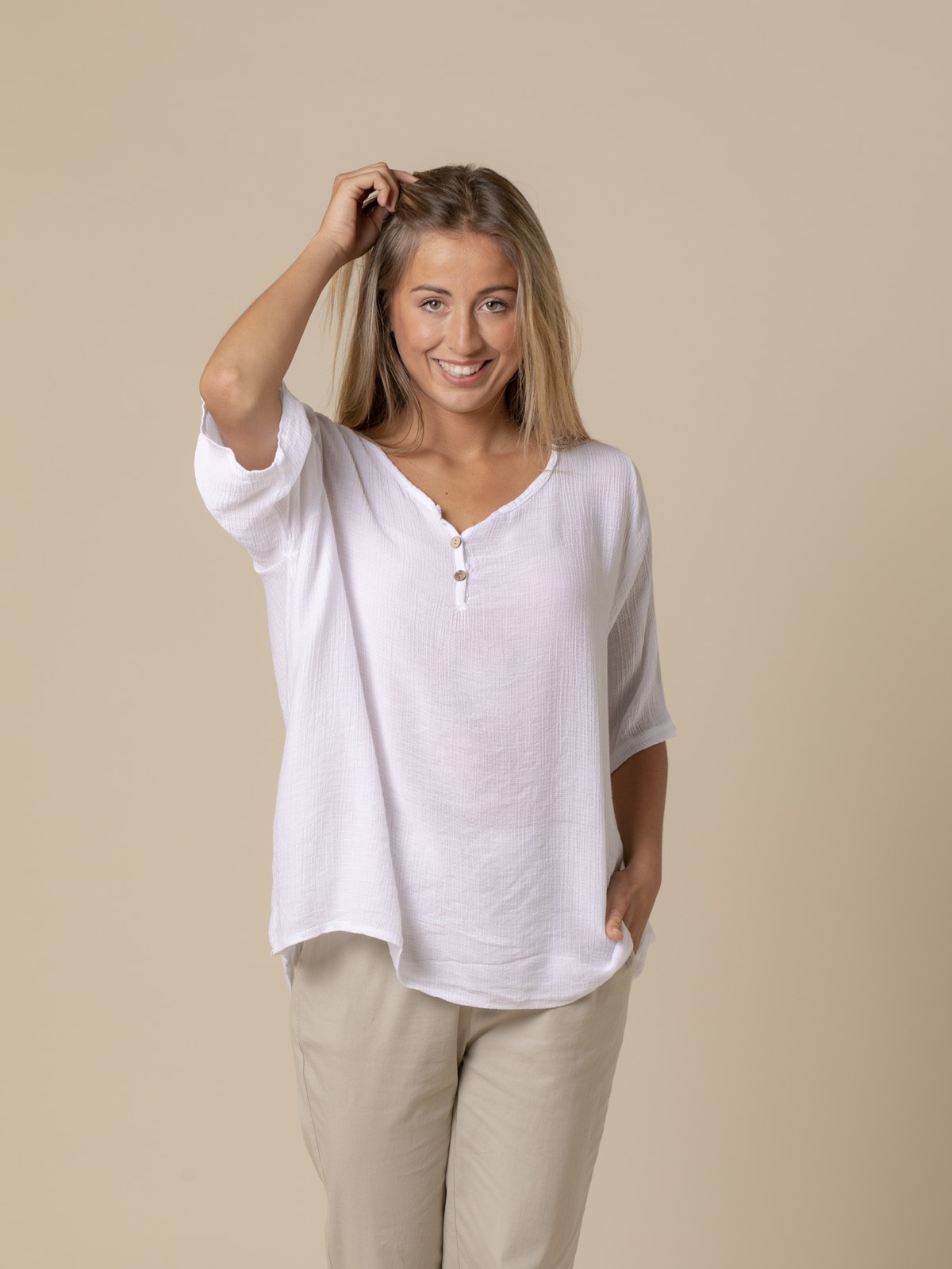 Woman Fluid blouse with 2 buttons White