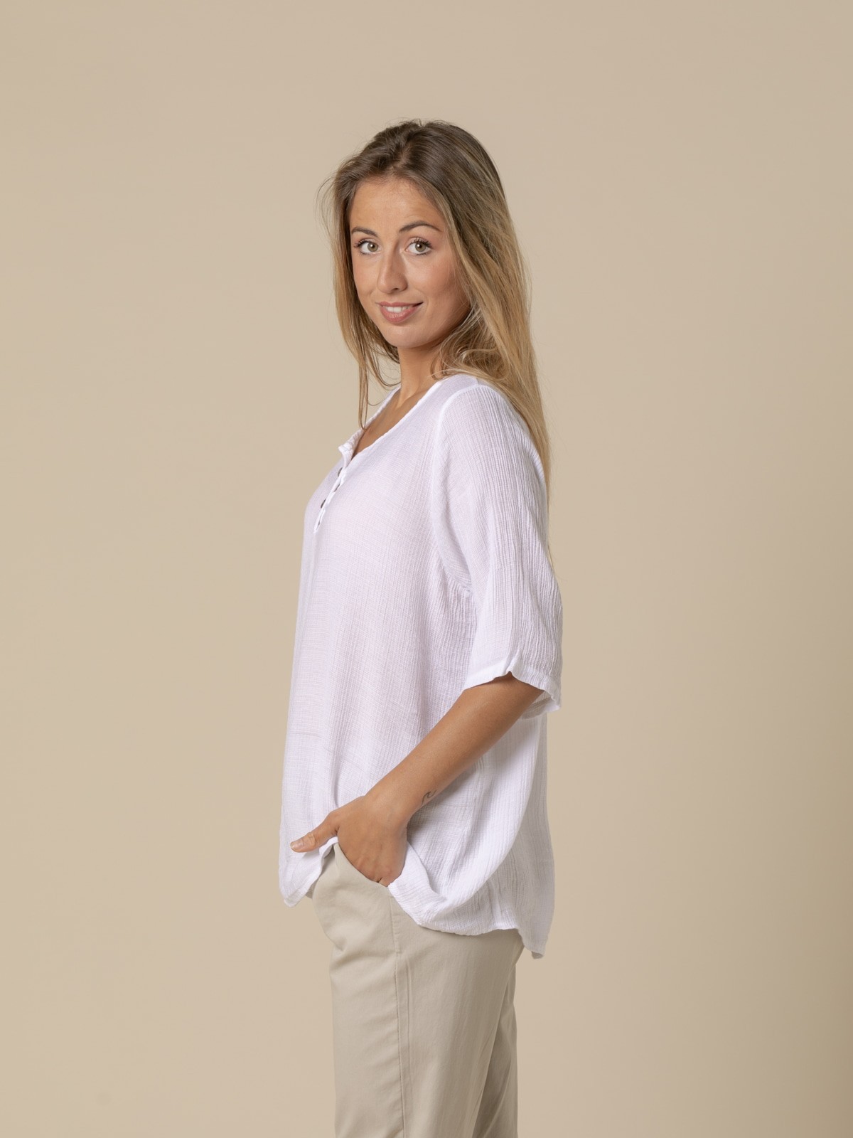 Woman Fluid blouse with 2 buttons White