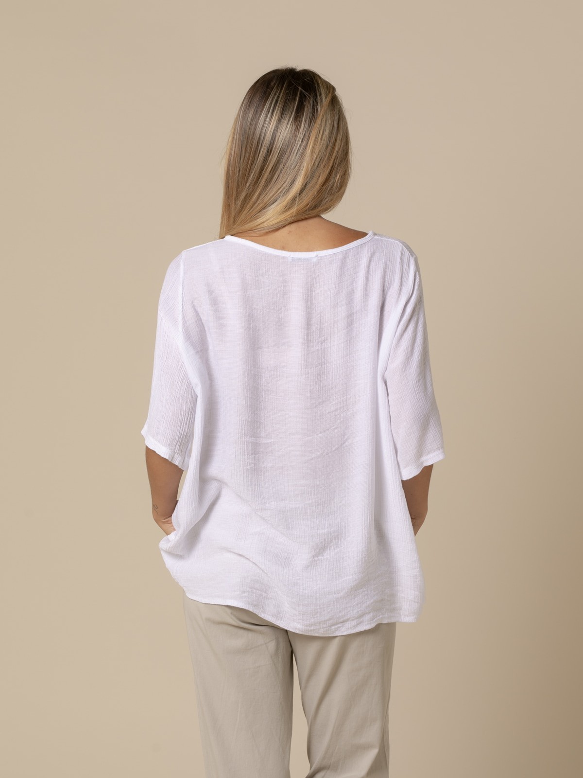 Woman Fluid blouse with 2 buttons White