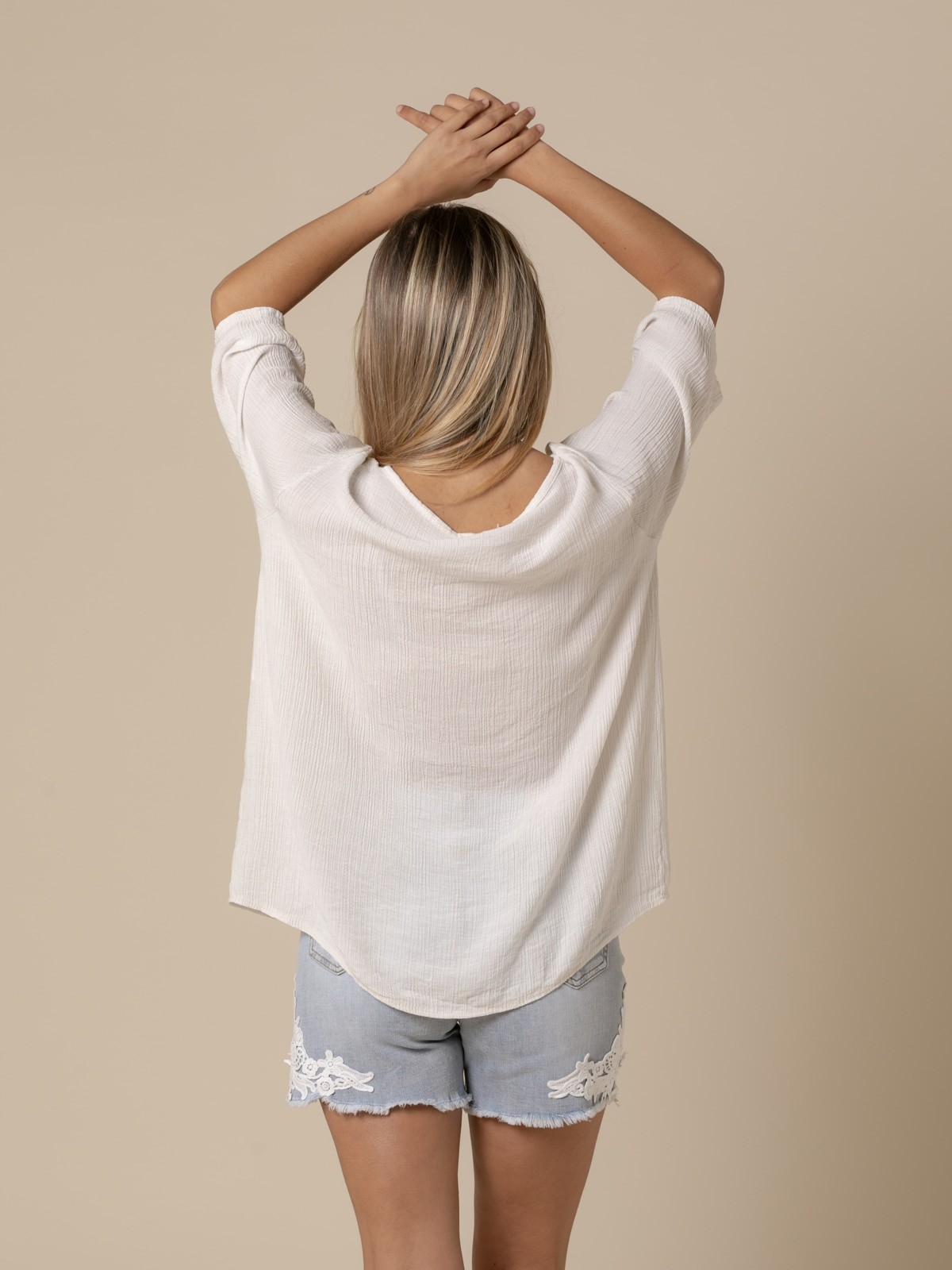 Woman Fluid blouse with 2 buttons Beige