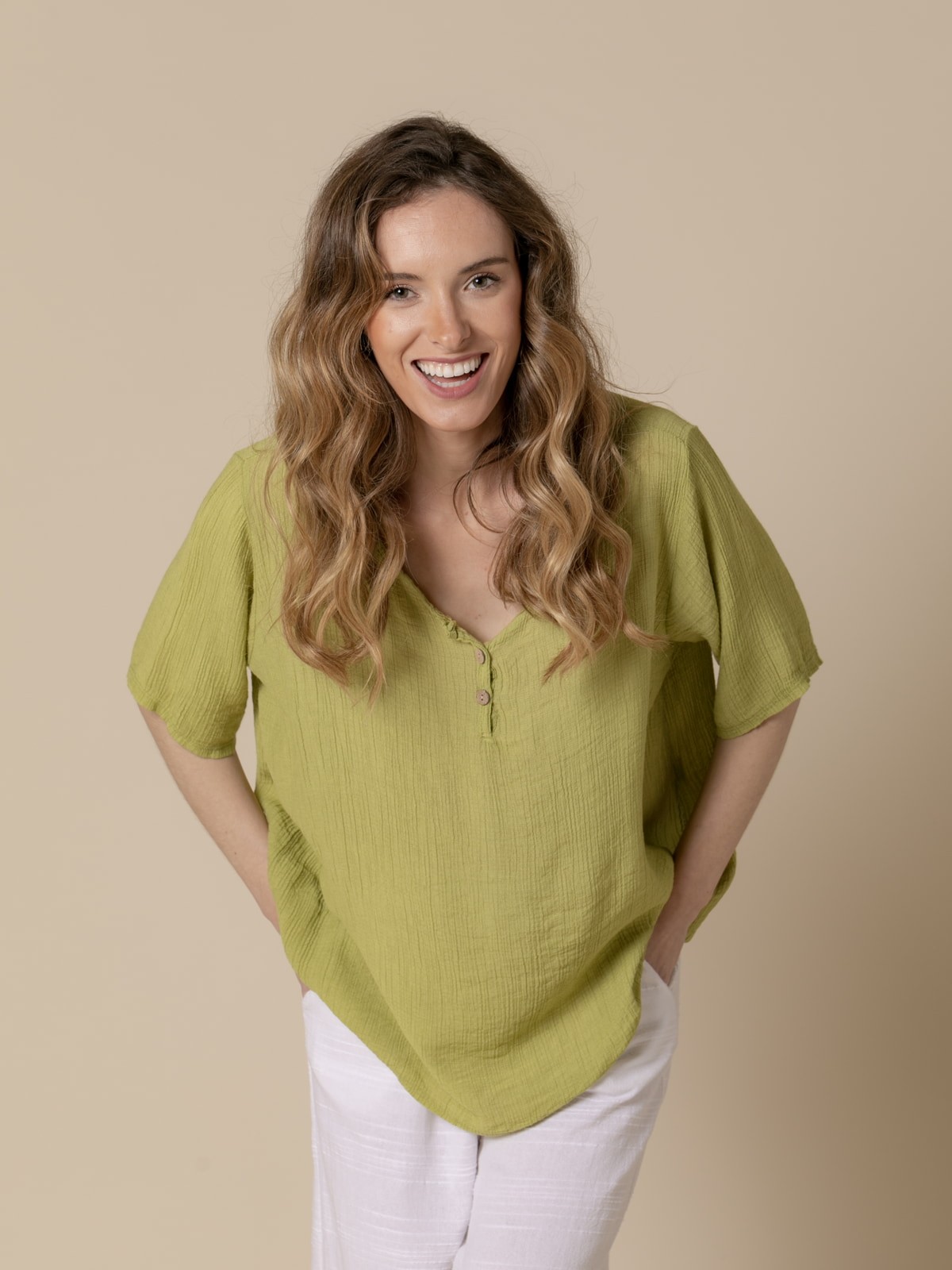 Woman Fluid blouse with 2 buttons Olive