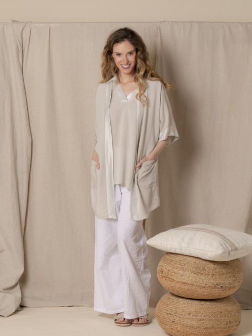 Chaqueta fluida detalles raso Beige