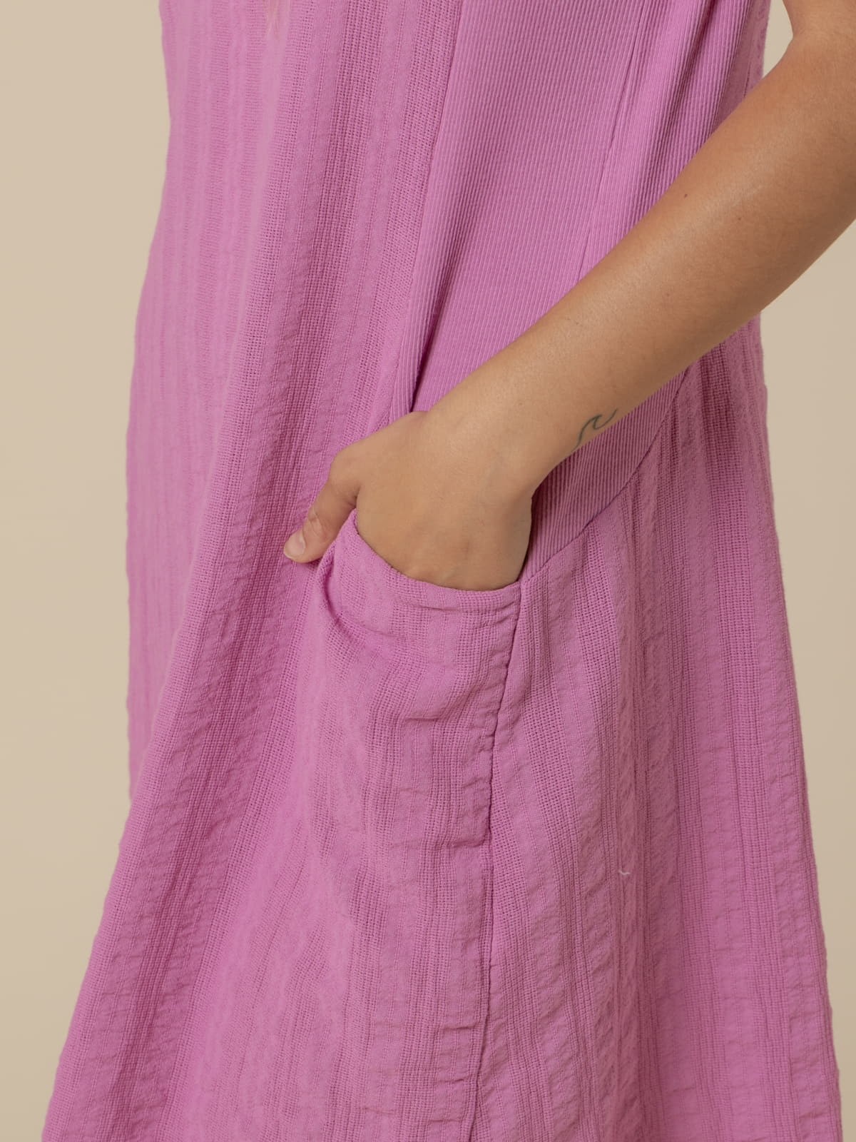 Woman Plain short dress with elastic detail  Magenta