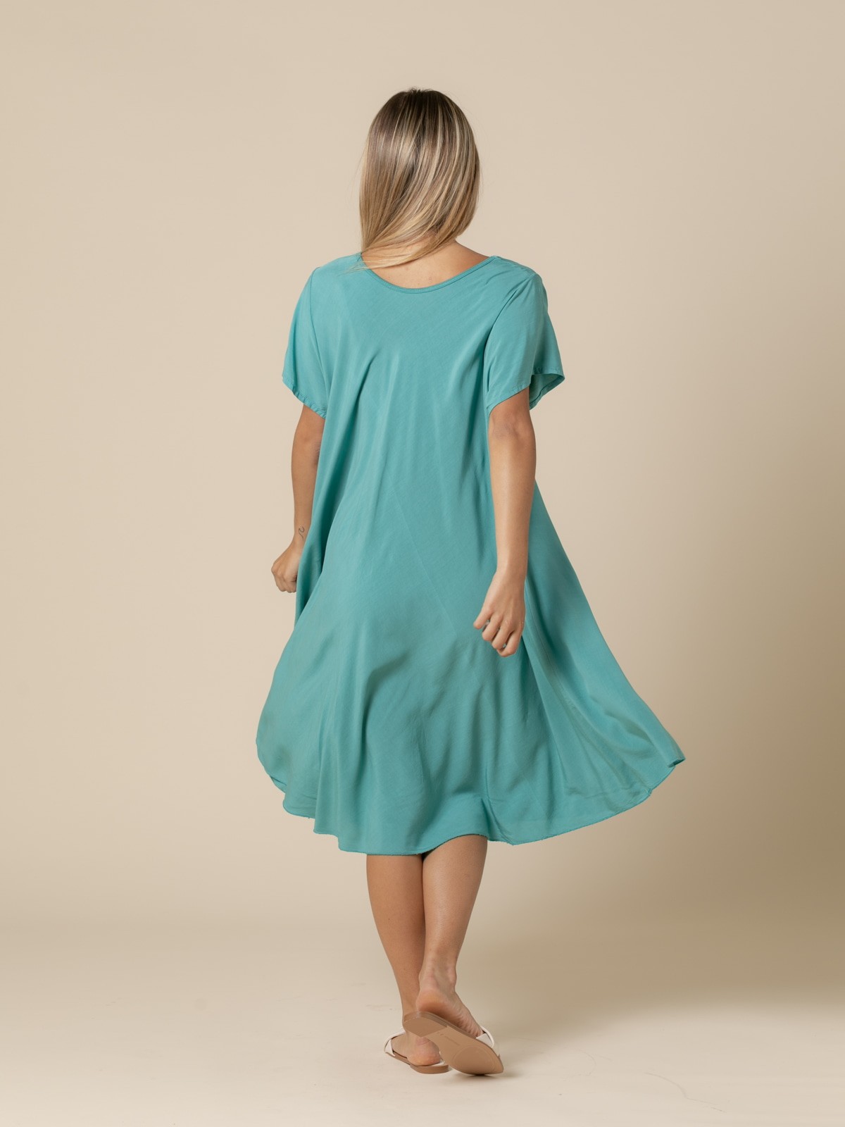 Woman Flowing V-neckline dress in vegetal viscose  Turquoise