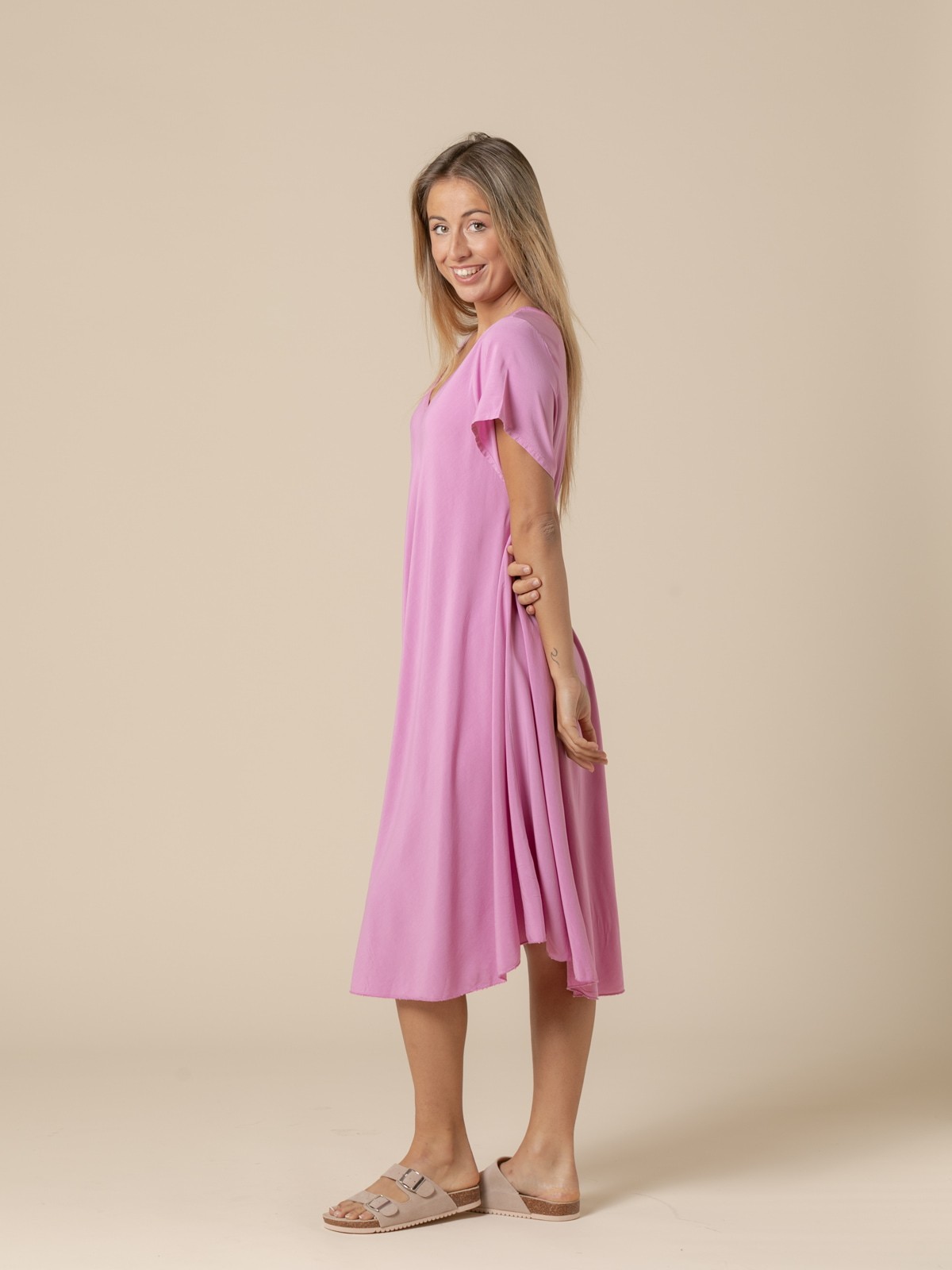 Woman Flowing V-neckline dress in vegetal viscose  Magenta