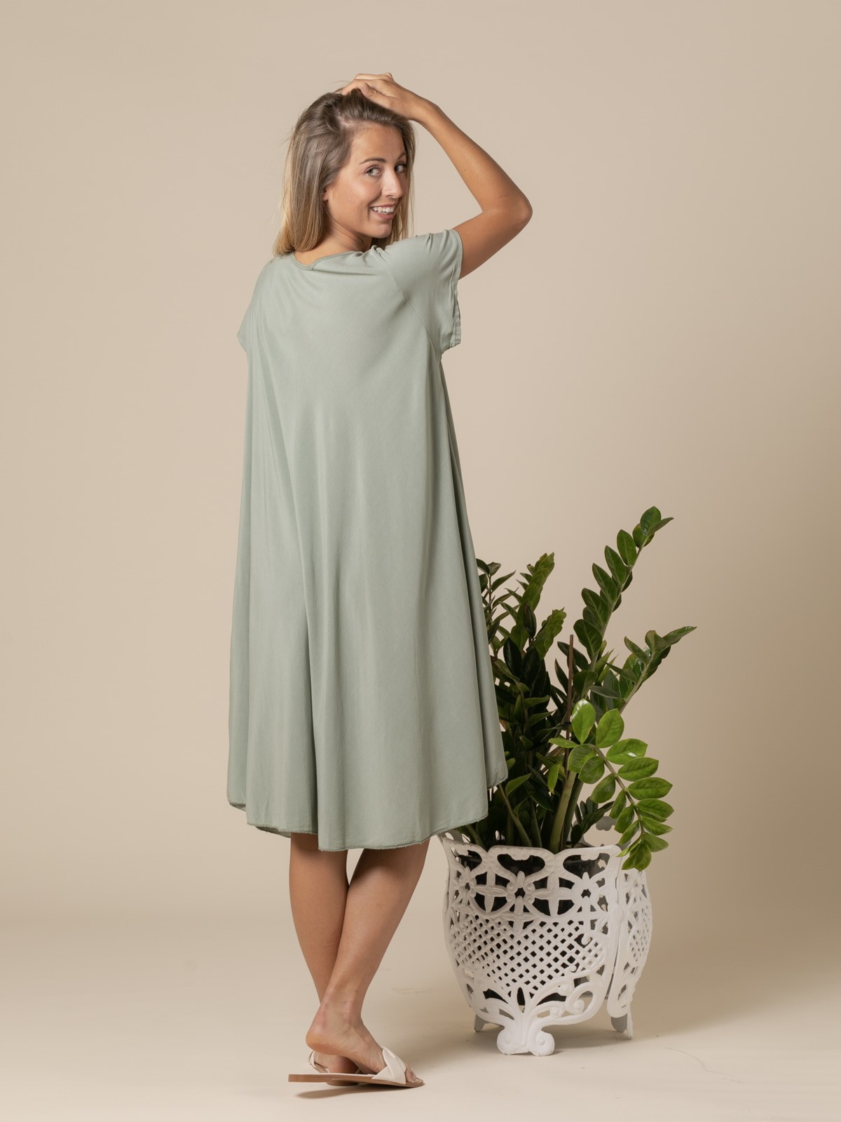 Woman Flowing V-neckline dress in vegetal viscose  Khaki