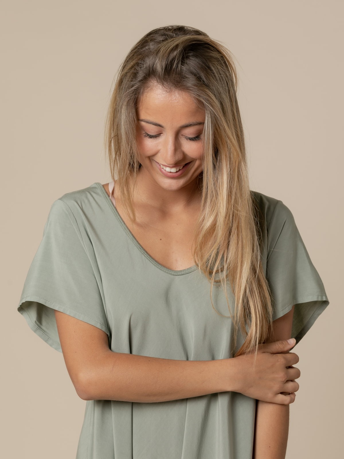 Woman Flowing V-neckline dress in vegetal viscose  Khaki