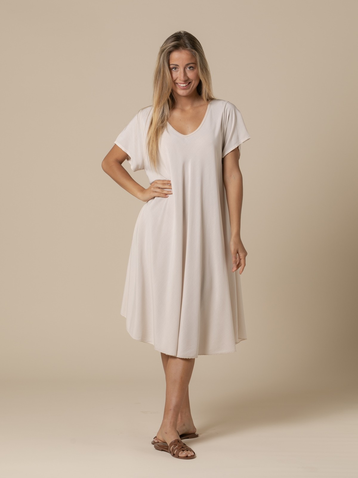 Woman Flowing V-neckline dress in vegetal viscose  Beige