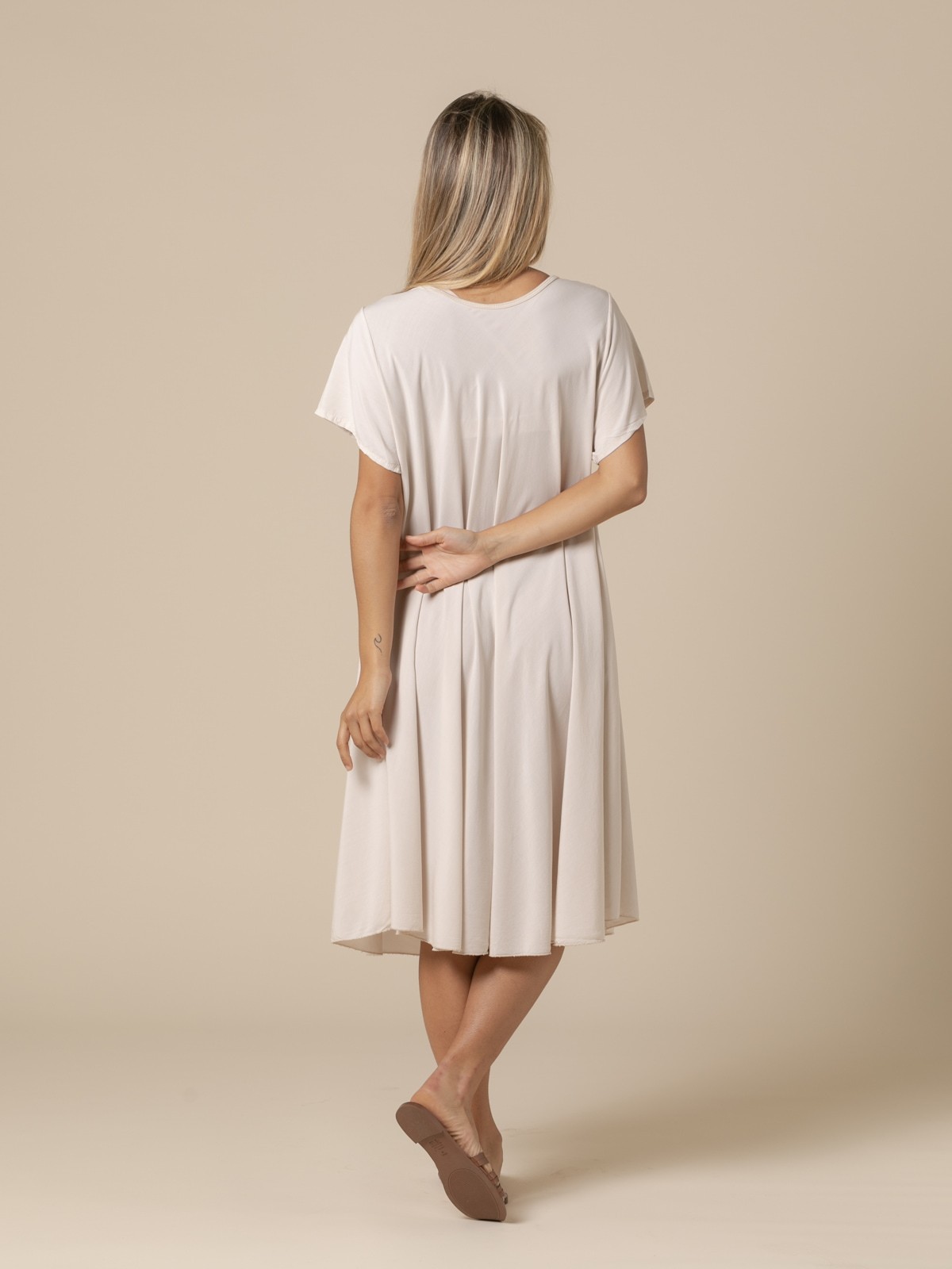 Woman Flowing V-neckline dress in vegetal viscose  Beige