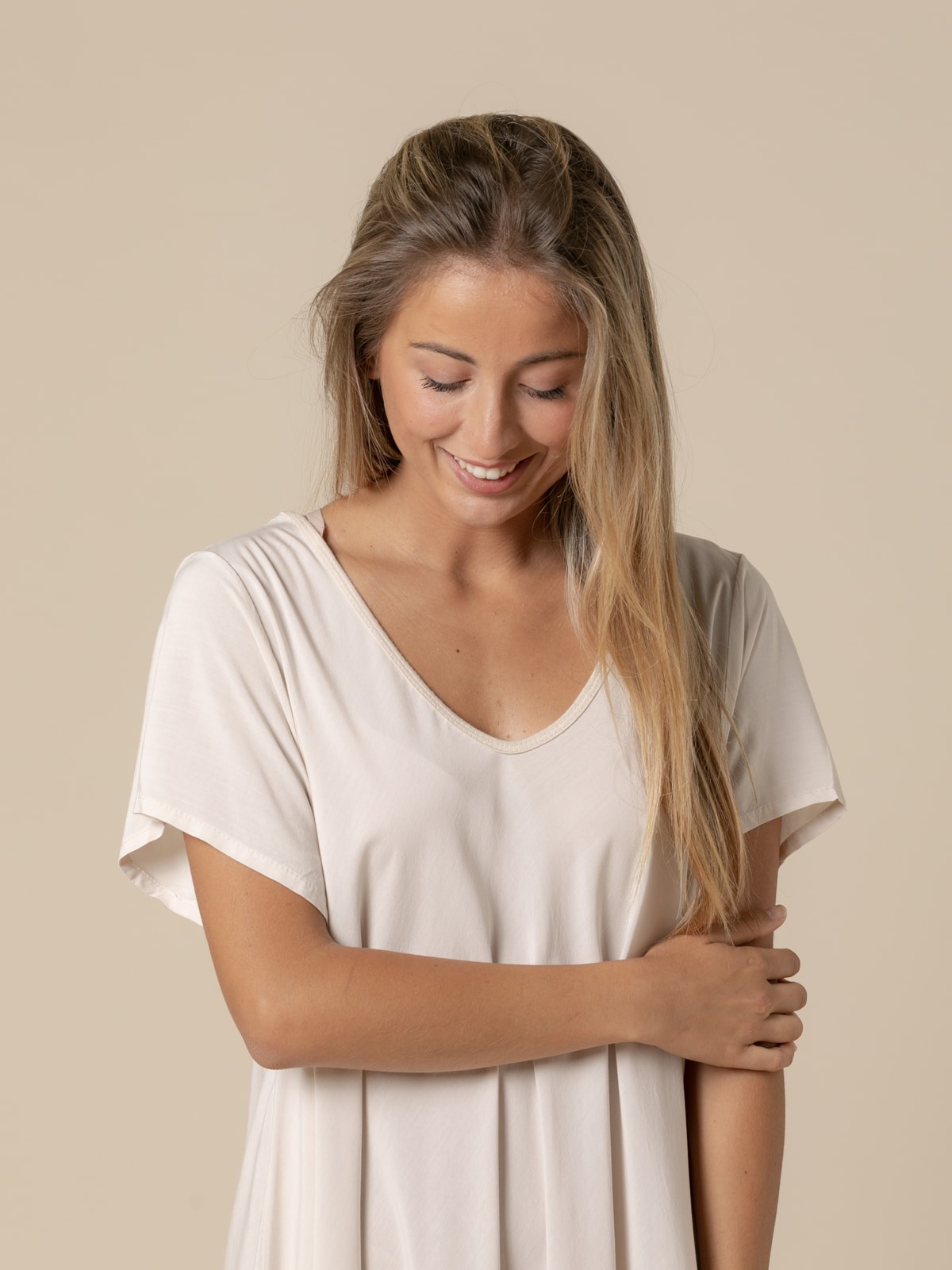Woman Flowing V-neckline dress in vegetal viscose  Beige