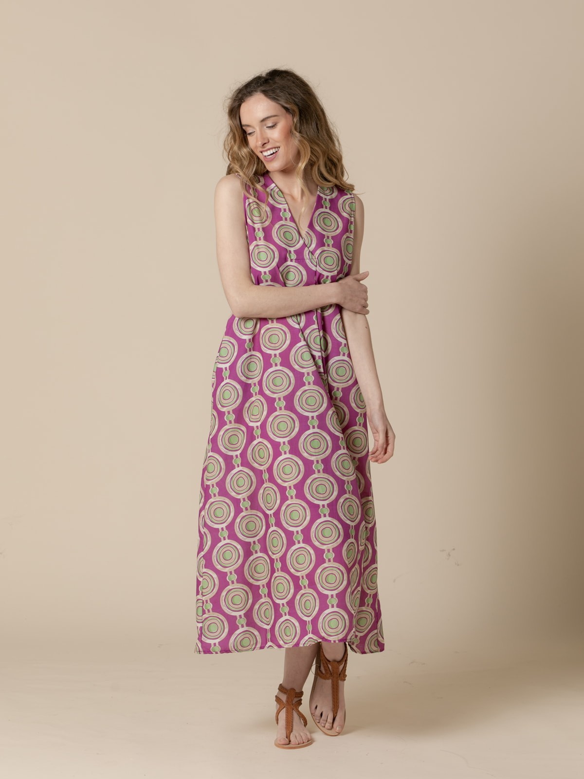 Woman Long printed circle dress with V-neck  Magenta