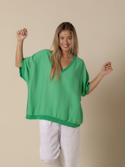 Woman Wide V-neck T-shirt  Green