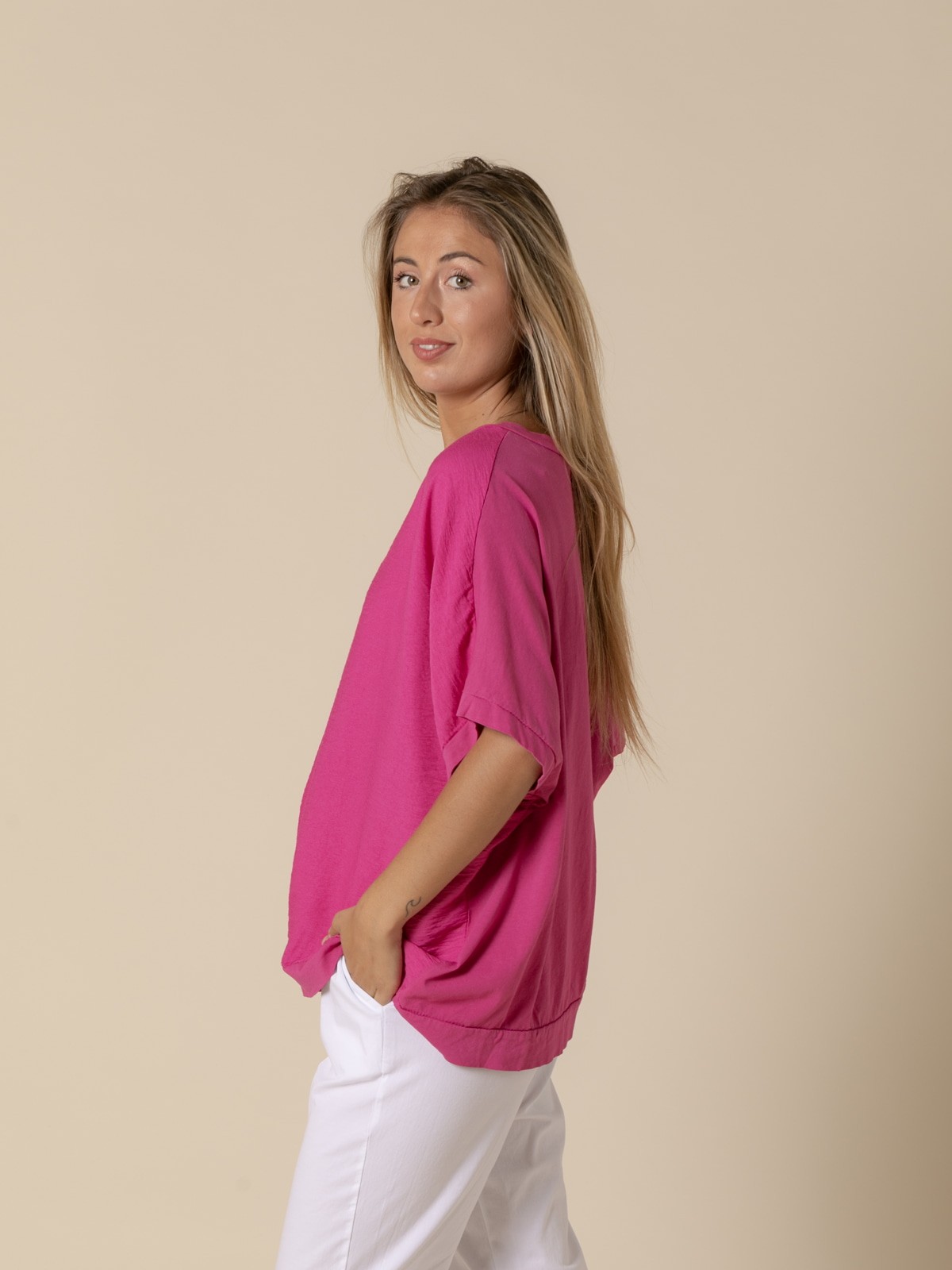 Woman Wide V-neck T-shirt  Magenta