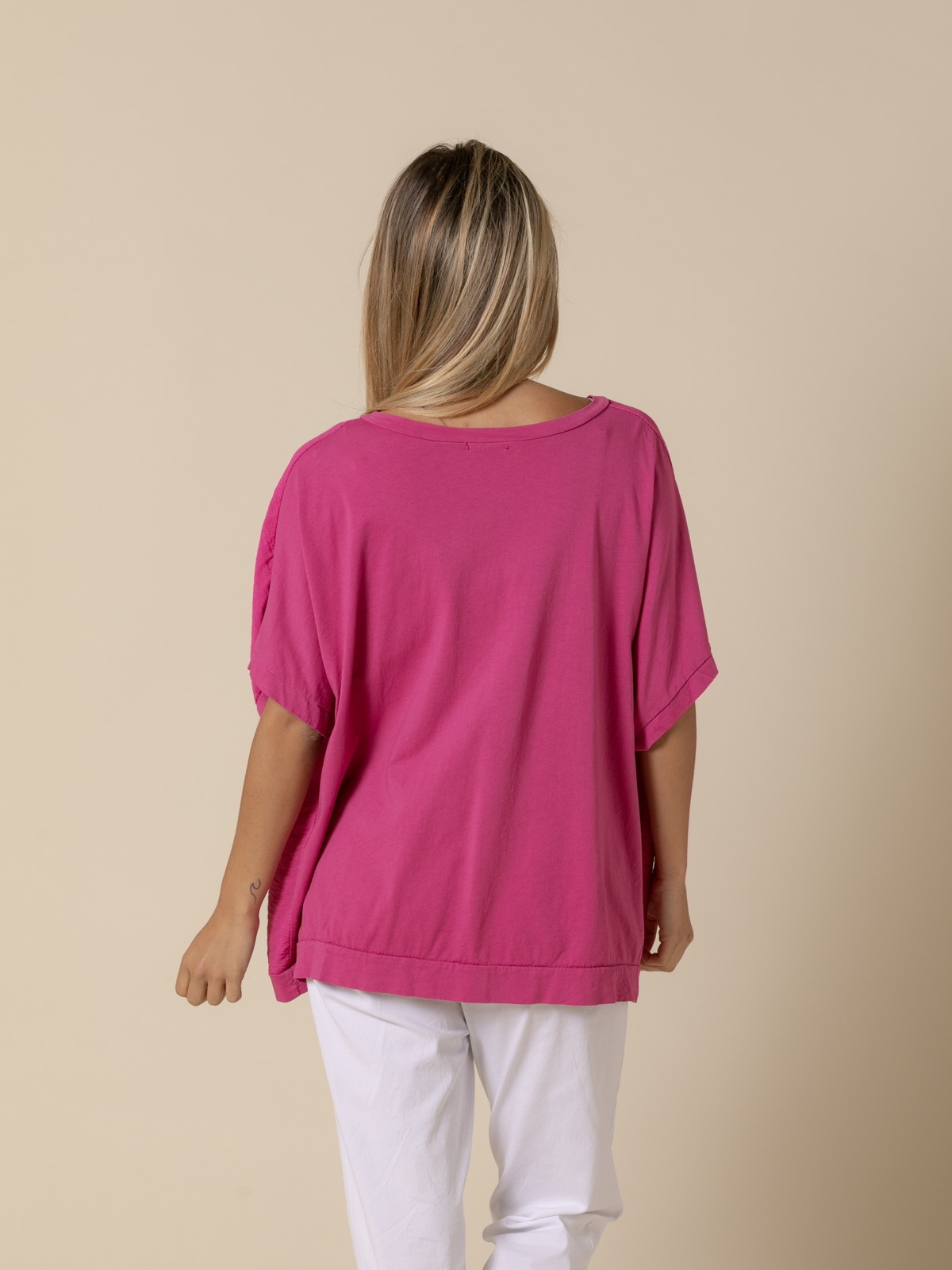 Woman Wide V-neck T-shirt  Magenta