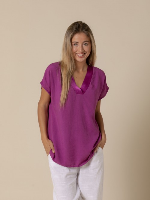 Woman Blouse with a V-neckline and bright colors in satin  Magenta