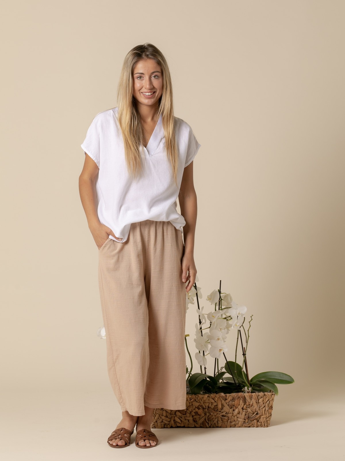 Woman Blouse with a V-neckline and bright colors in satin  White